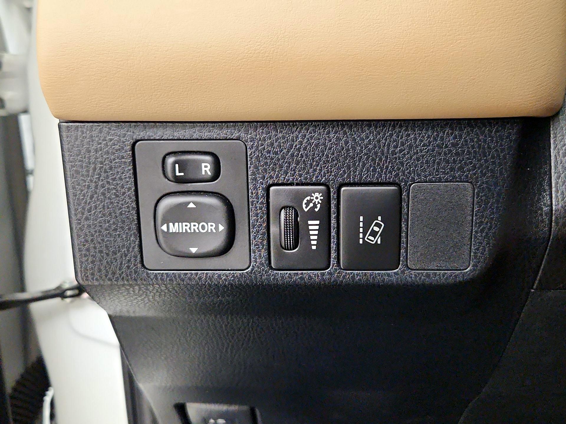 Thumbnail: 2018 Toyota RAV4 - 13