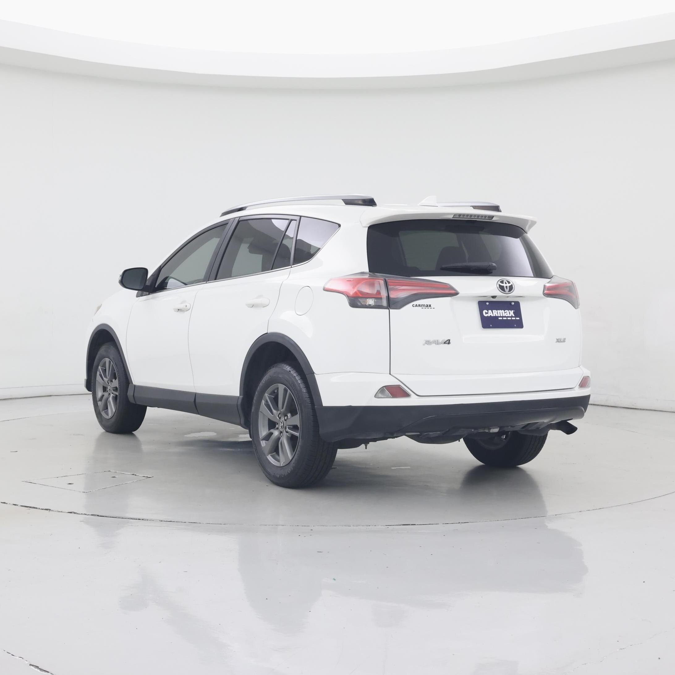 Thumbnail: 2018 Toyota RAV4 - 2