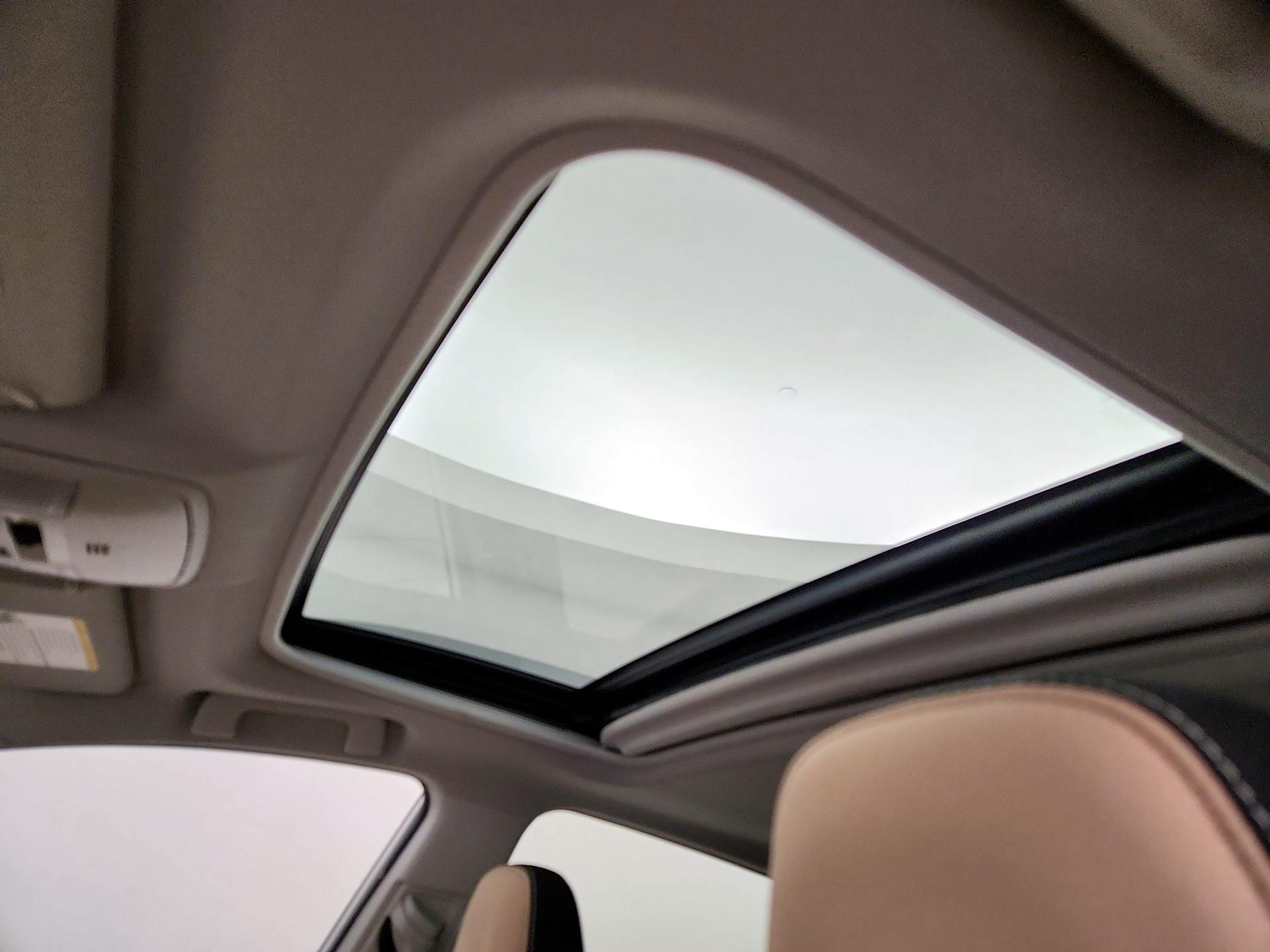 Thumbnail: 2018 Toyota RAV4 - 19