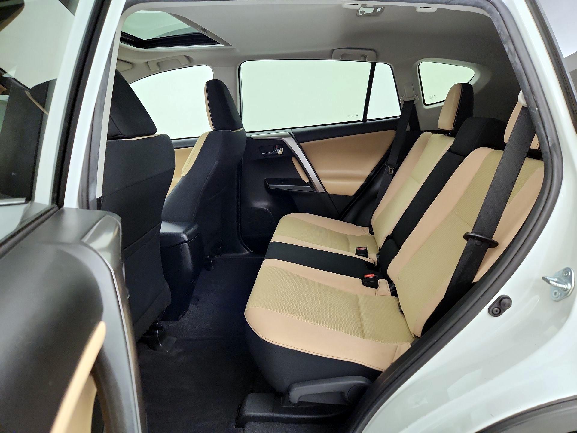 Thumbnail: 2018 Toyota RAV4 - 20