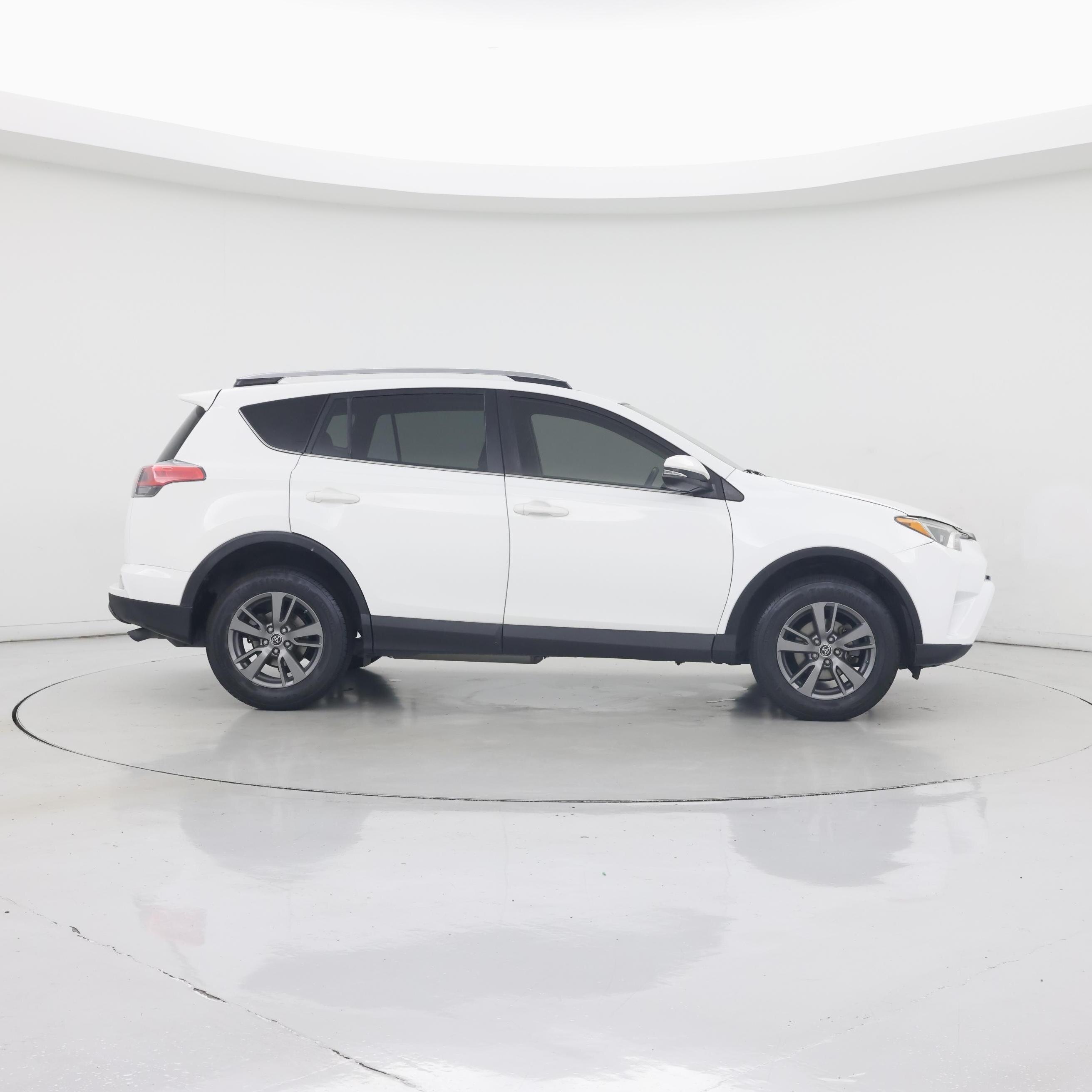 Thumbnail: 2018 Toyota RAV4 - 7