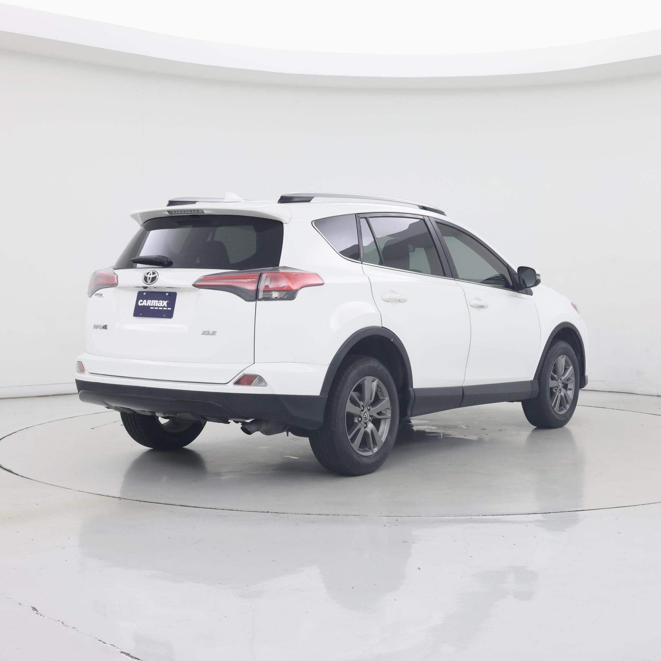 Thumbnail: 2018 Toyota RAV4 - 8