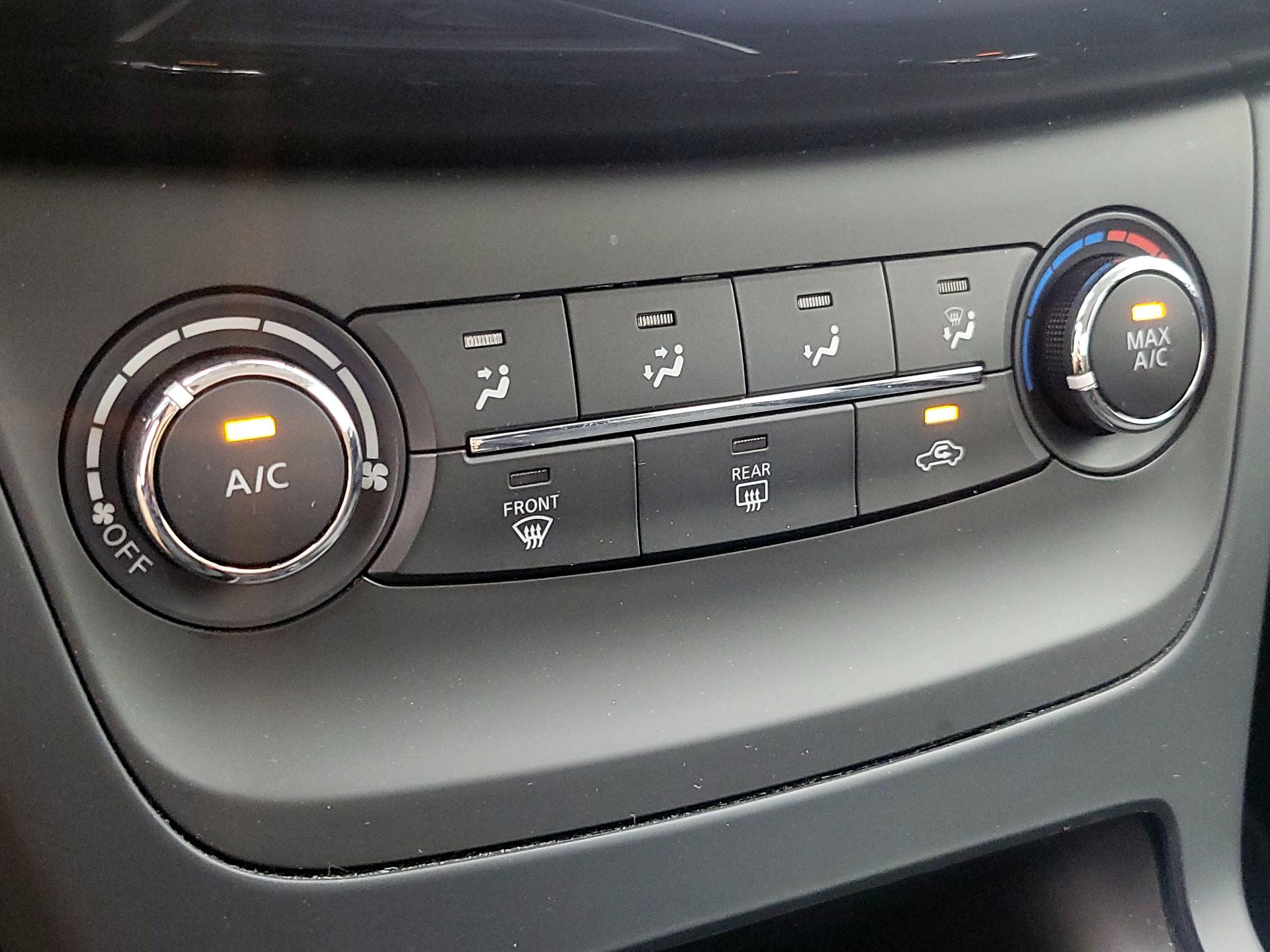 Thumbnail: 2019 Nissan Sentra - 16
