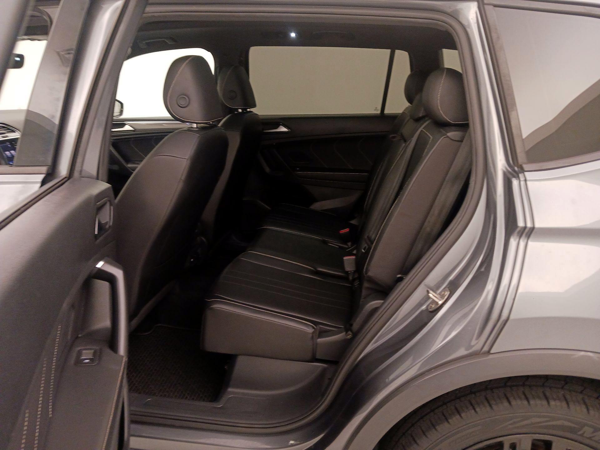 Thumbnail: 2022 Volkswagen Tiguan - 20