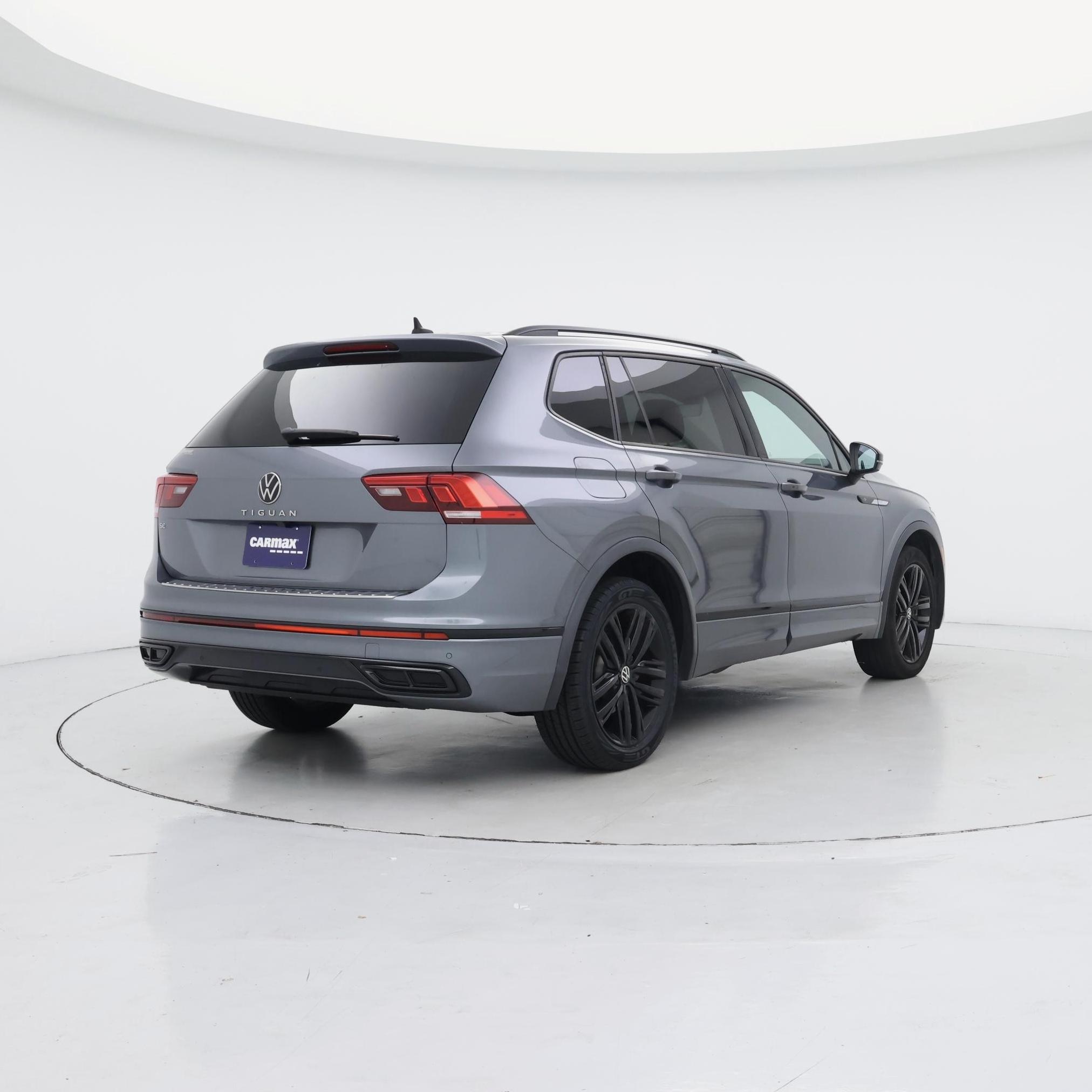 Thumbnail: 2022 Volkswagen Tiguan - 8