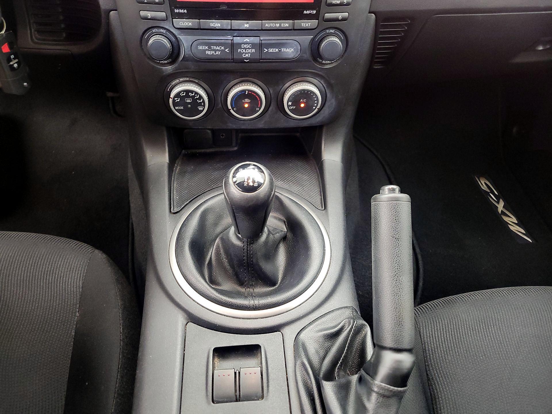 Thumbnail: 2015 Mazda MX-5 Miata - 16