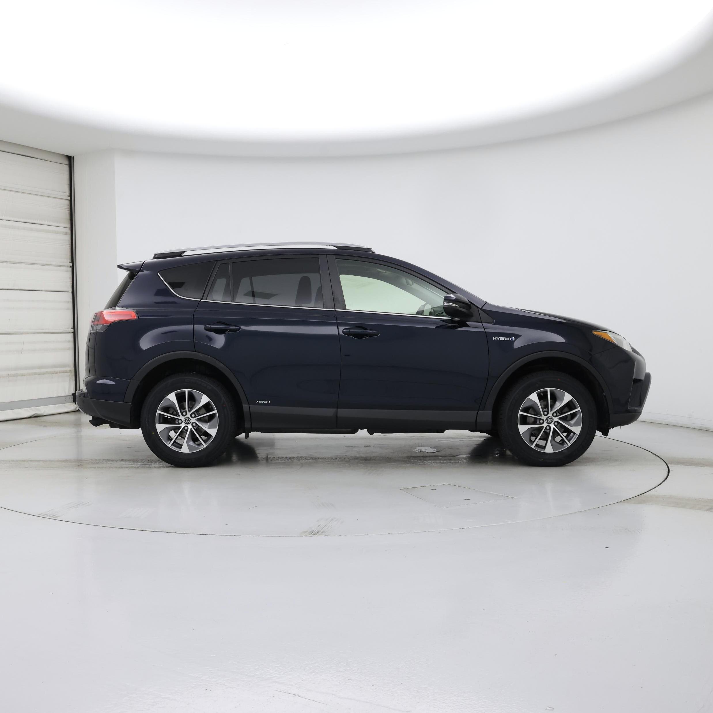 Thumbnail: 2018 Toyota RAV4 - 7