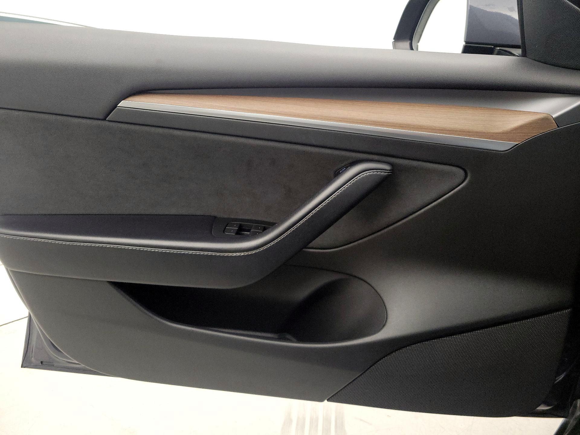 Thumbnail: 2022 Tesla Model 3 - 12