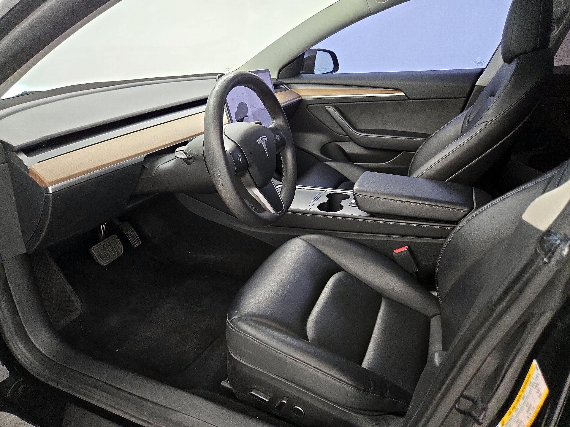 Thumbnail: 2023 Tesla Model 3 - 11