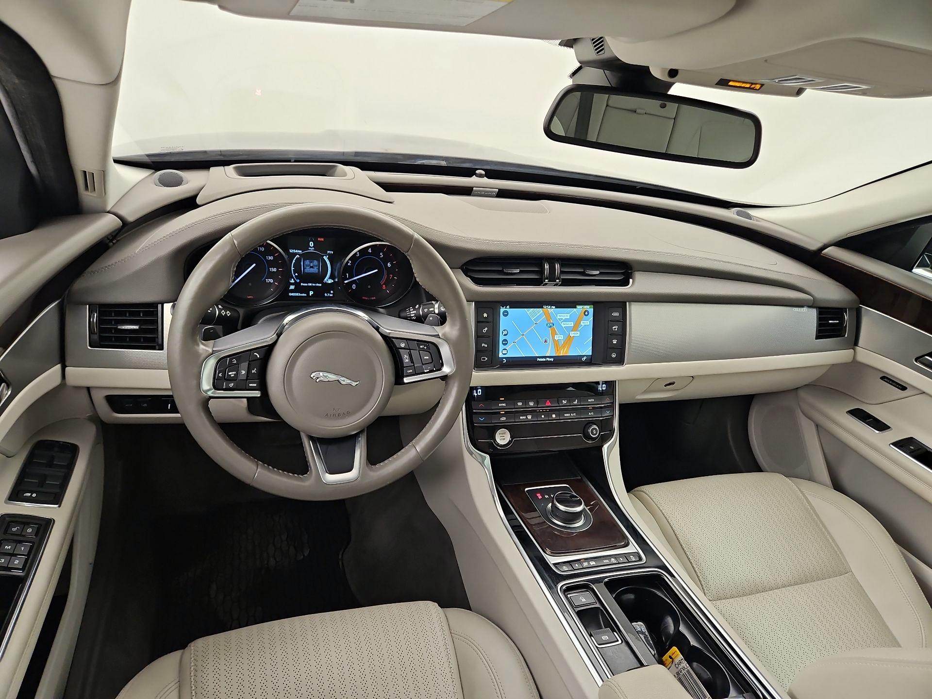 Thumbnail: 2018 Jaguar XF - 9