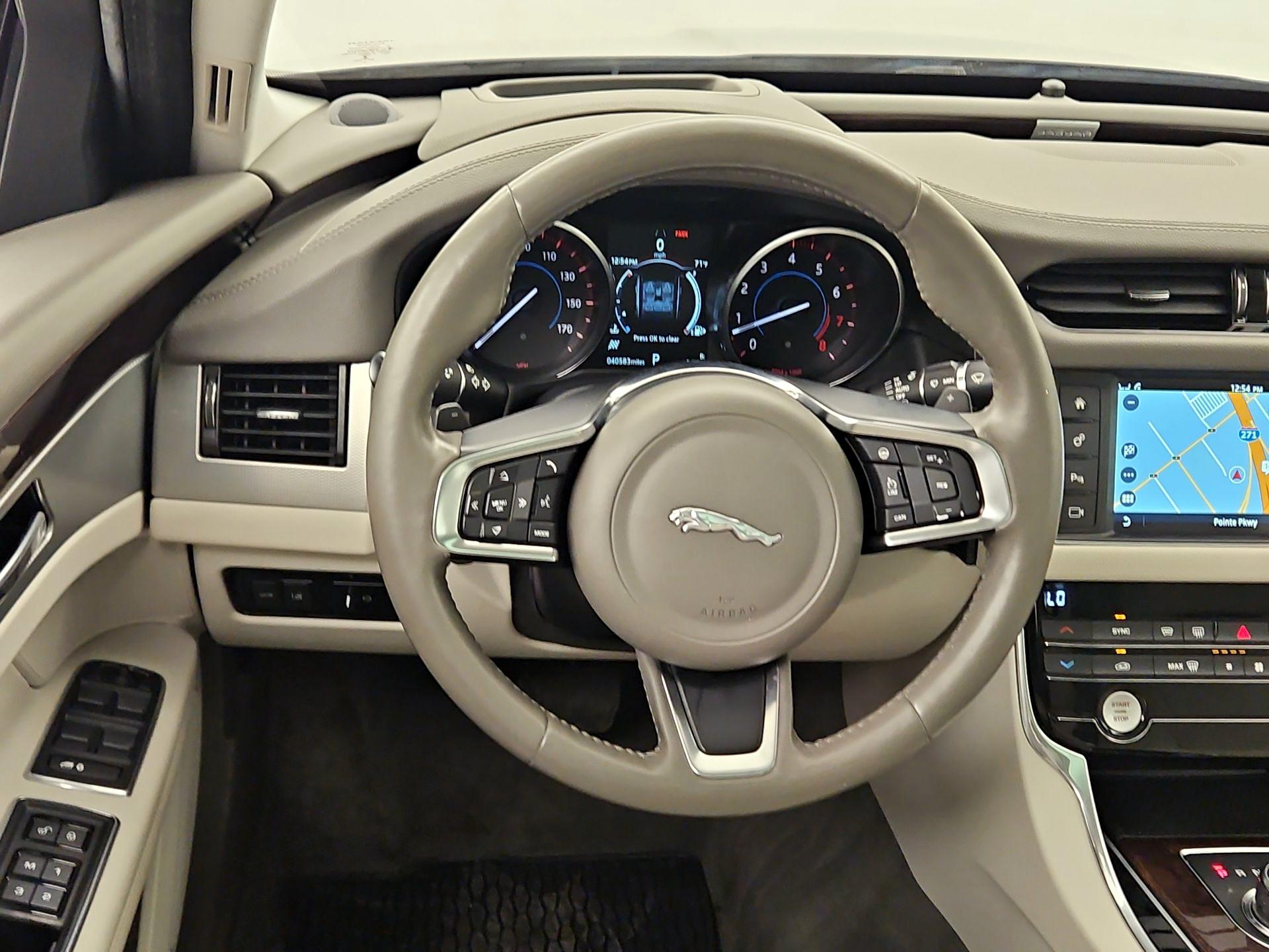 Thumbnail: 2018 Jaguar XF - 10