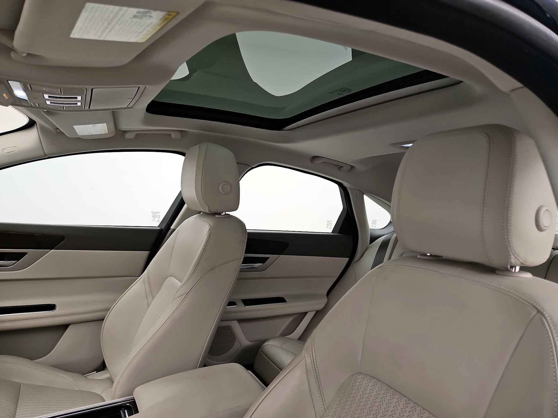Thumbnail: 2018 Jaguar XF - 20