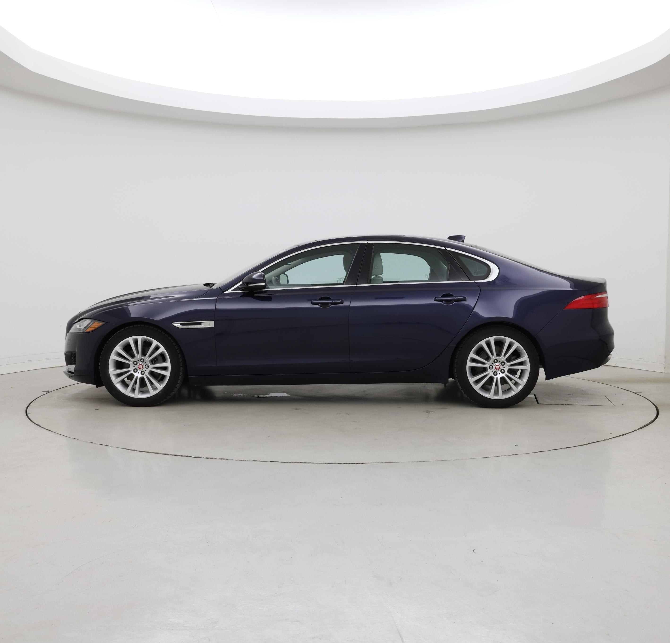 Thumbnail: 2018 Jaguar XF - 3