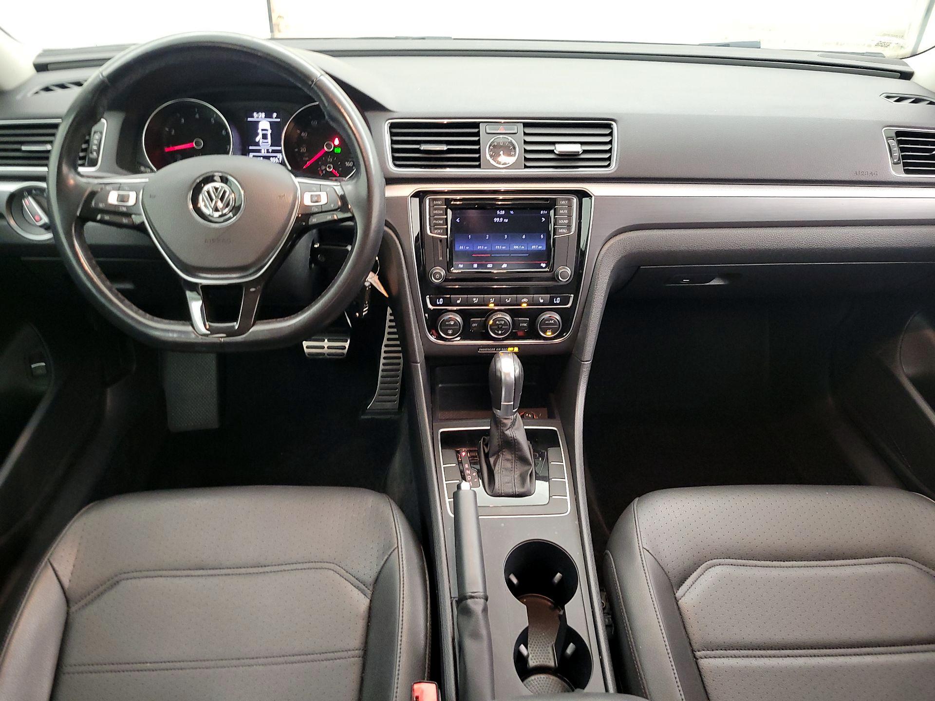 Thumbnail: 2017 Volkswagen Passat - 9