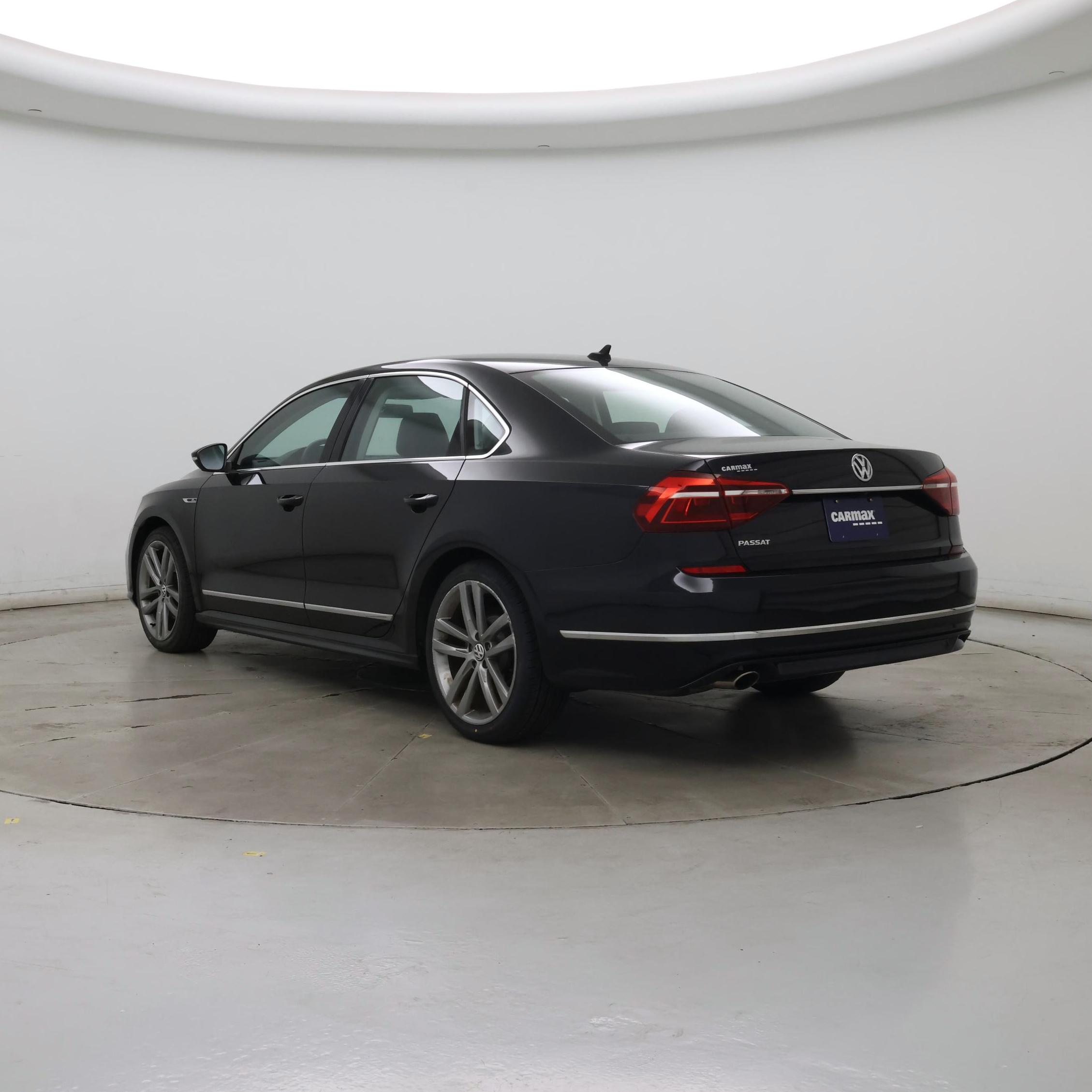 Thumbnail: 2017 Volkswagen Passat - 2