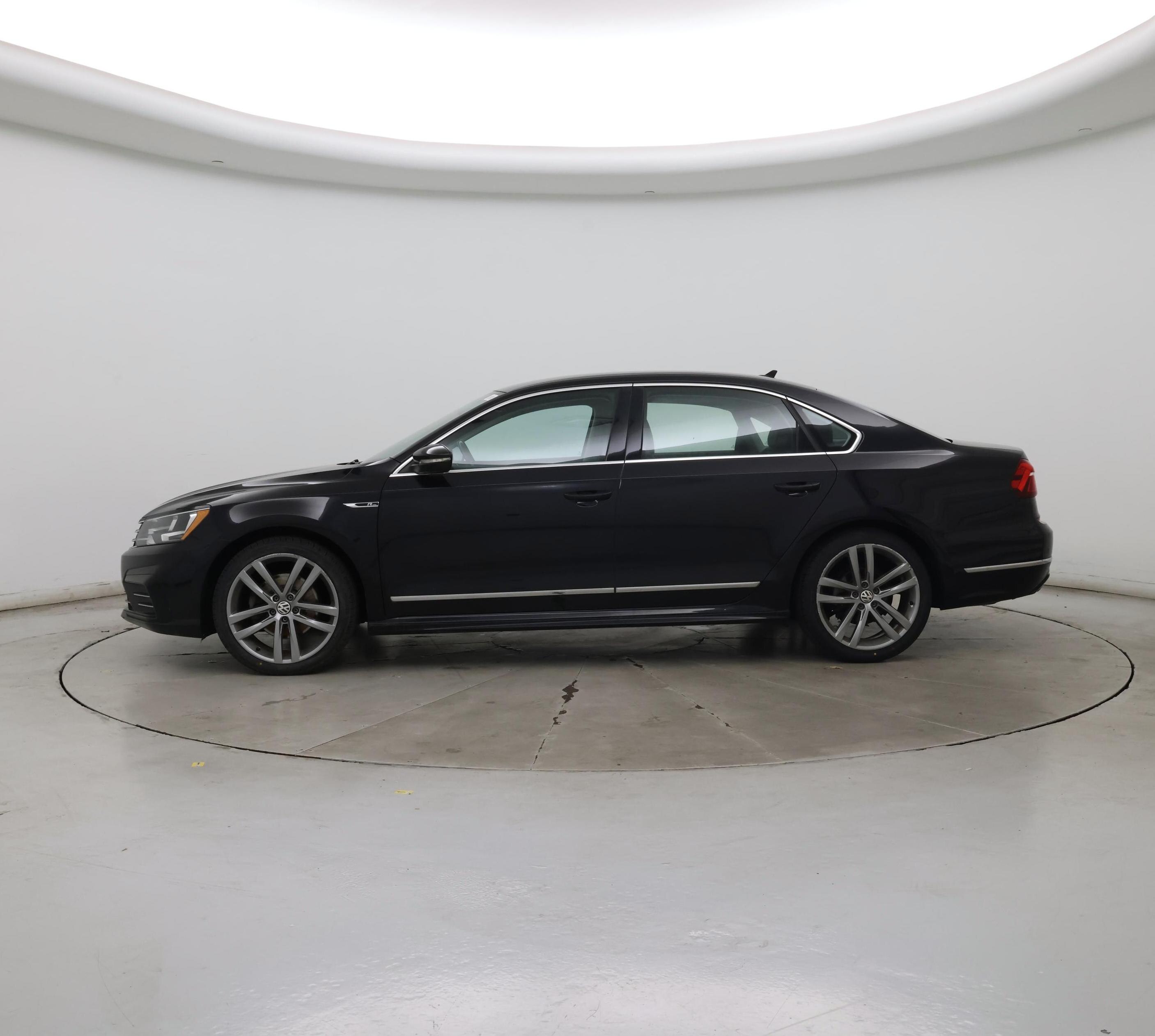 Thumbnail: 2017 Volkswagen Passat - 3