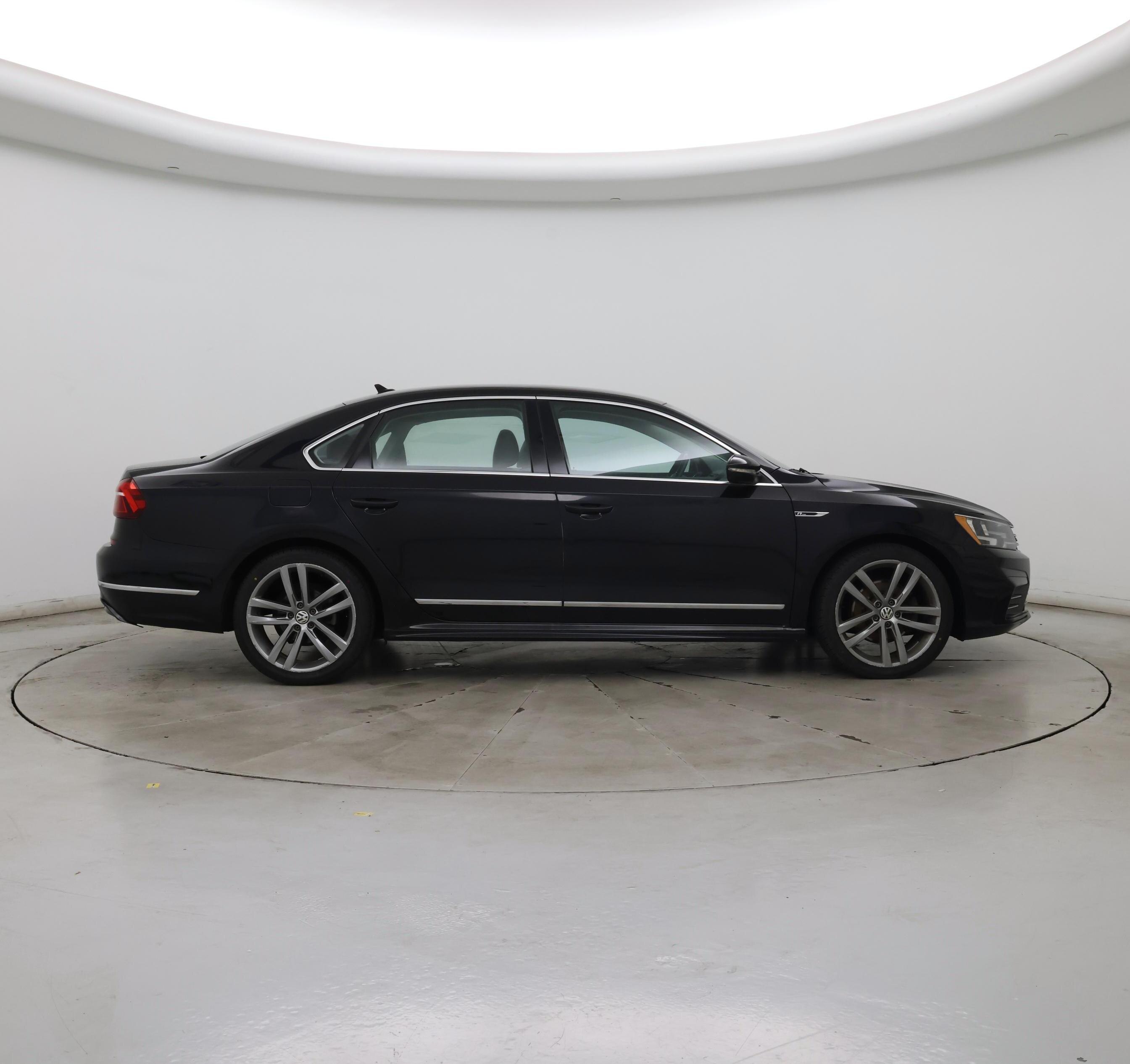Thumbnail: 2017 Volkswagen Passat - 7