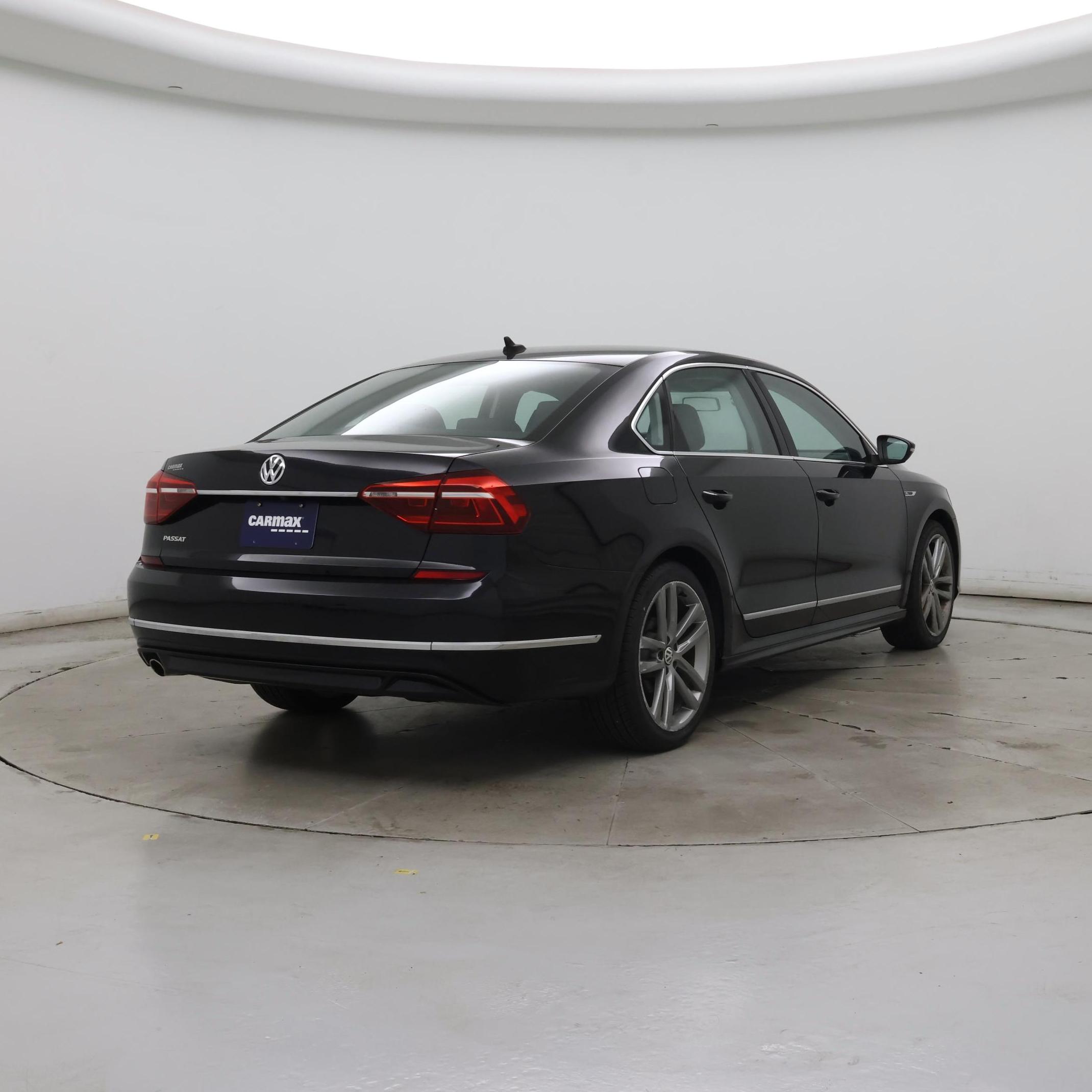 Thumbnail: 2017 Volkswagen Passat - 8