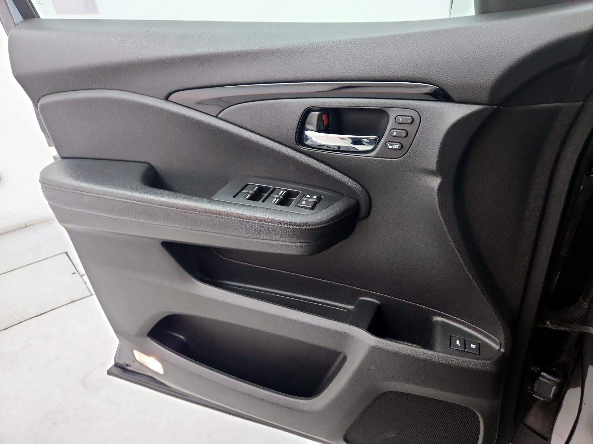 Thumbnail: 2019 Honda Pilot - 12