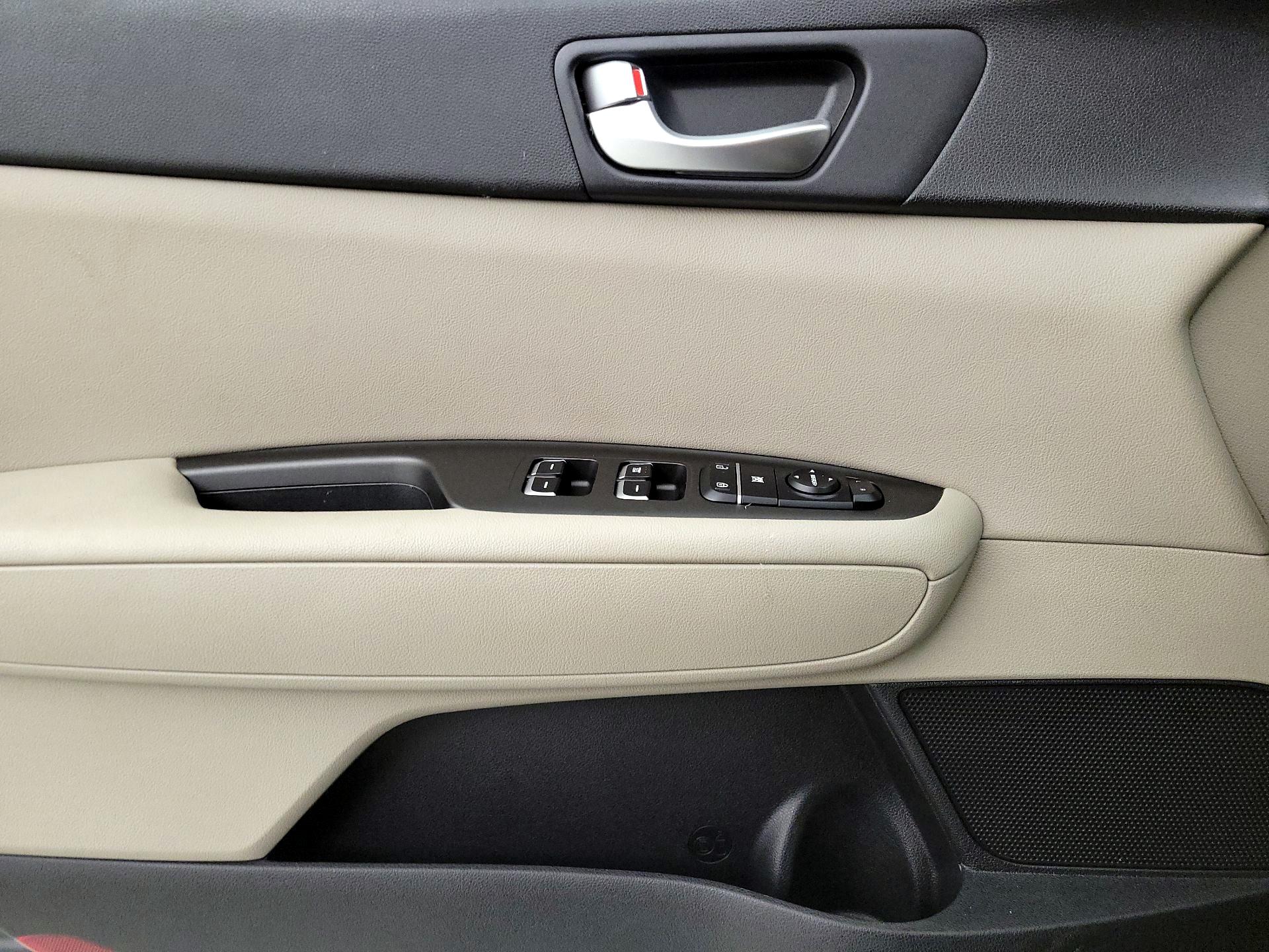 Thumbnail: 2016 Kia Optima - 12