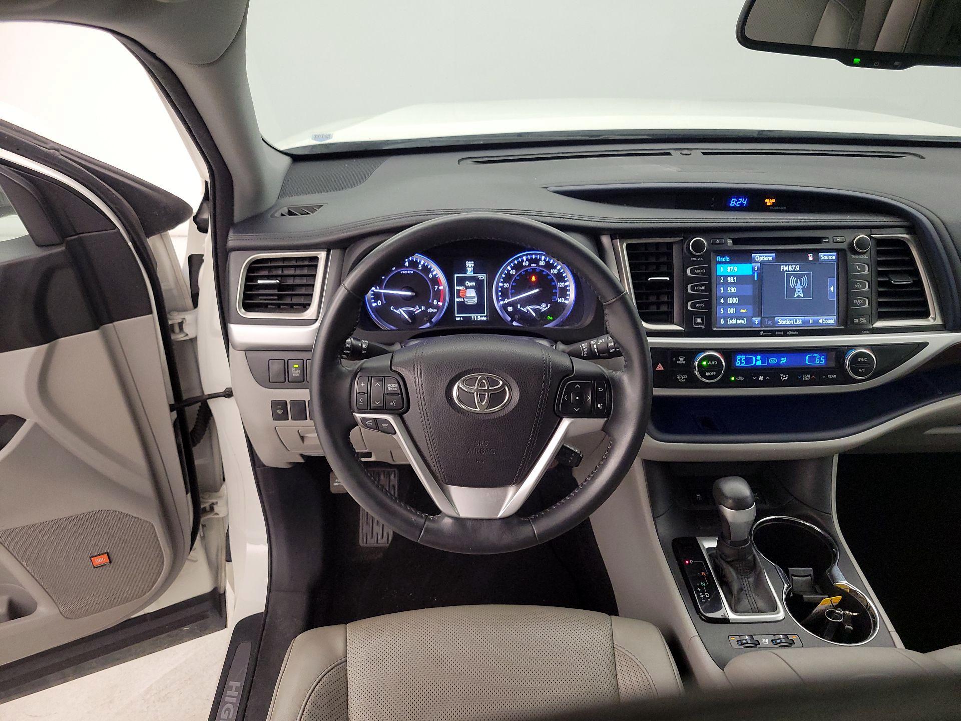 Thumbnail: 2016 Toyota Highlander - 10