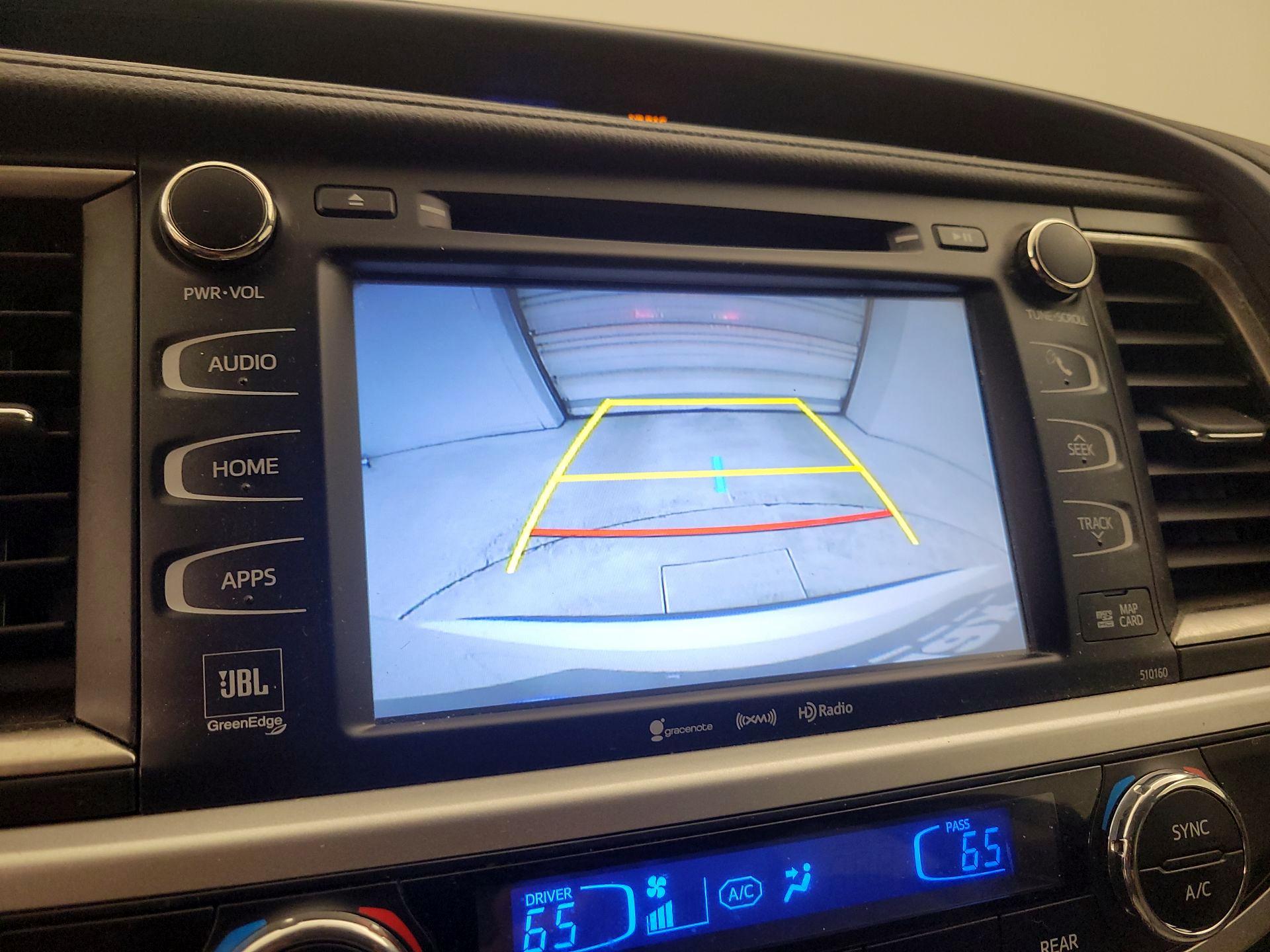 Thumbnail: 2016 Toyota Highlander - 14