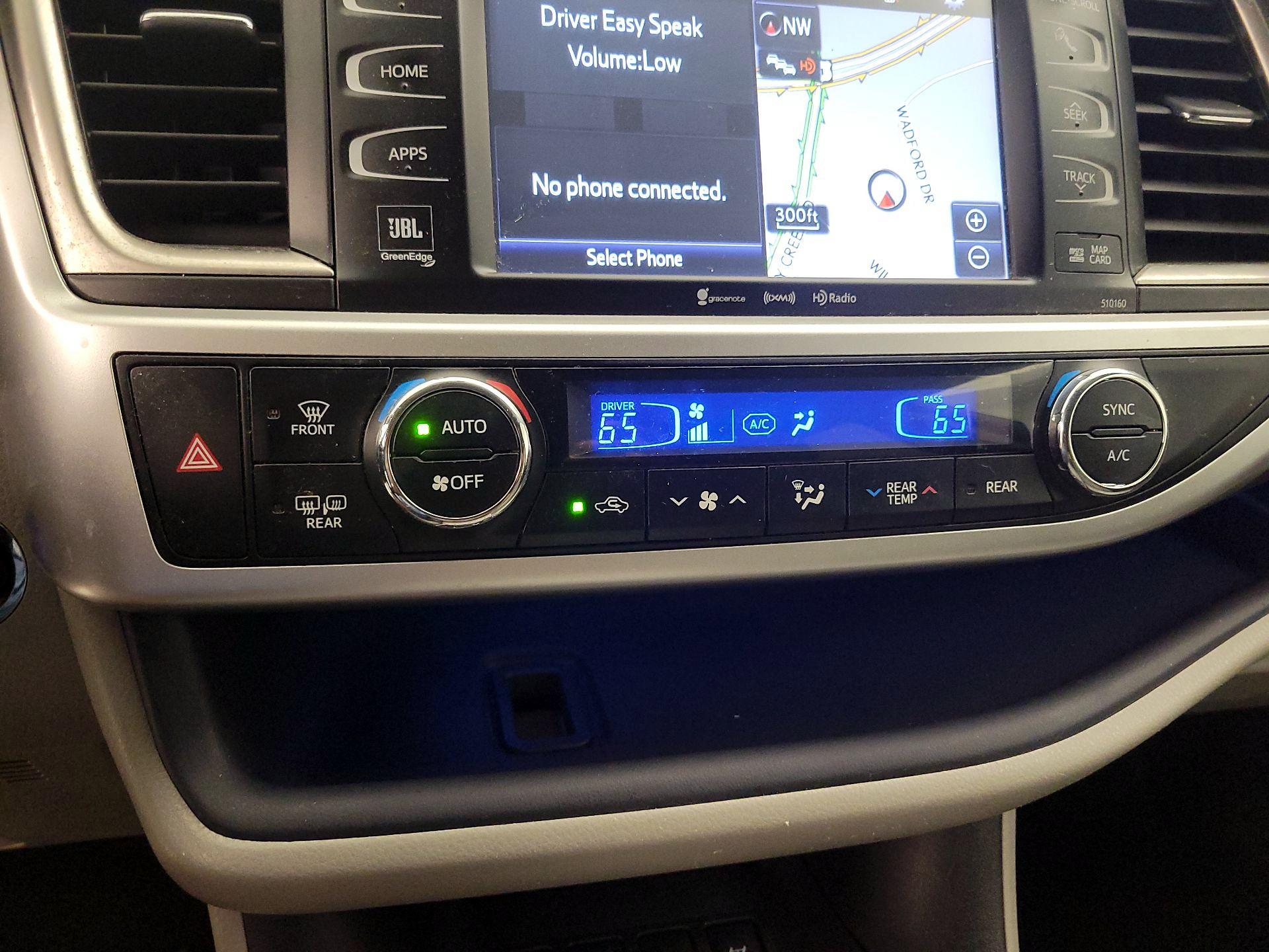 Thumbnail: 2016 Toyota Highlander - 16