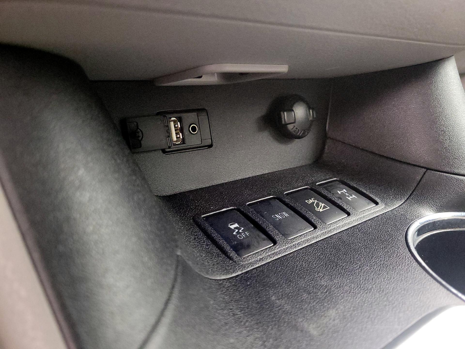 Thumbnail: 2016 Toyota Highlander - 18