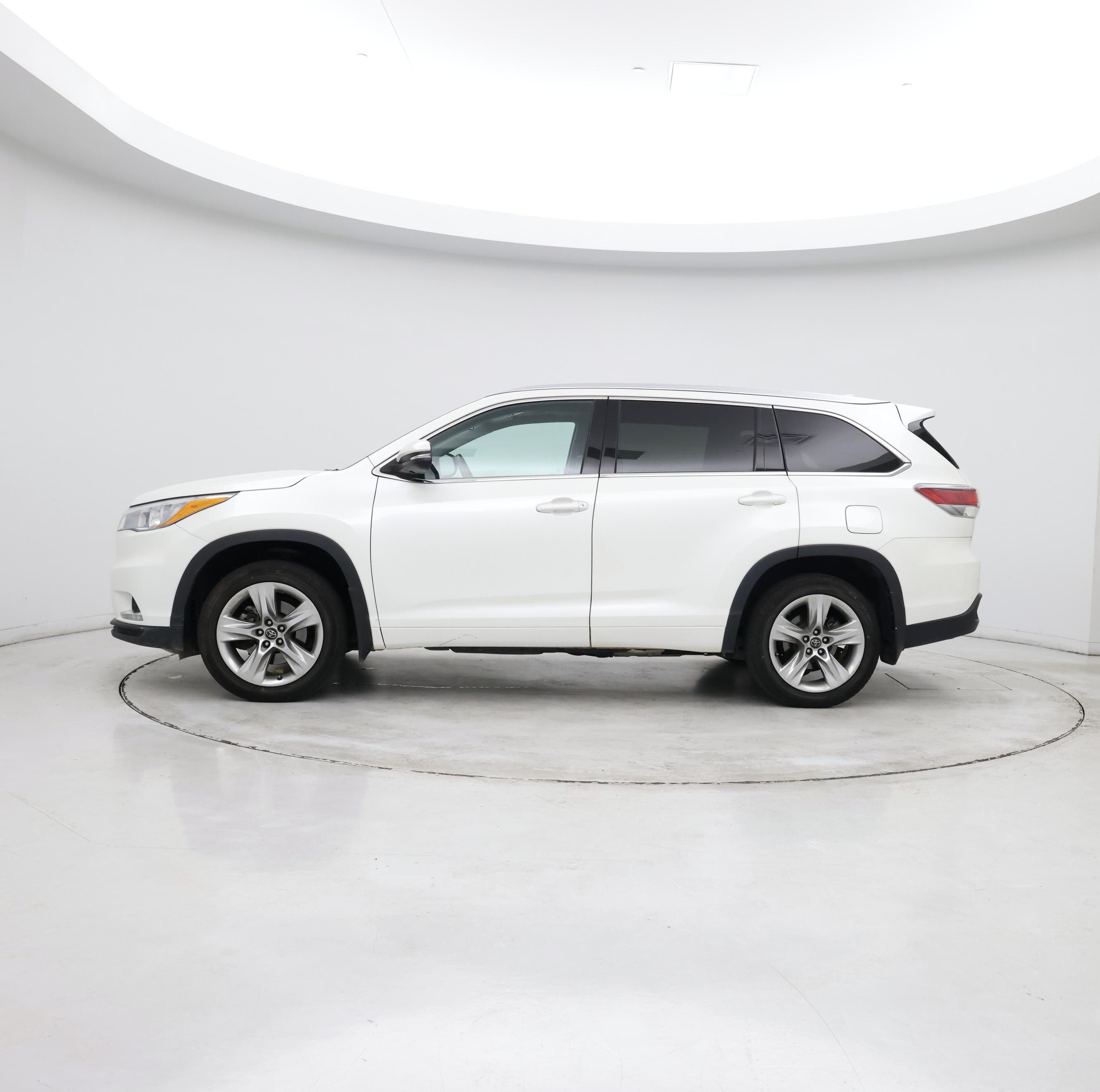Thumbnail: 2016 Toyota Highlander - 2