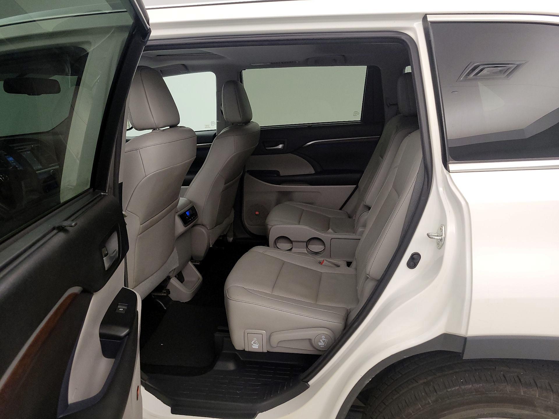 Thumbnail: 2016 Toyota Highlander - 19