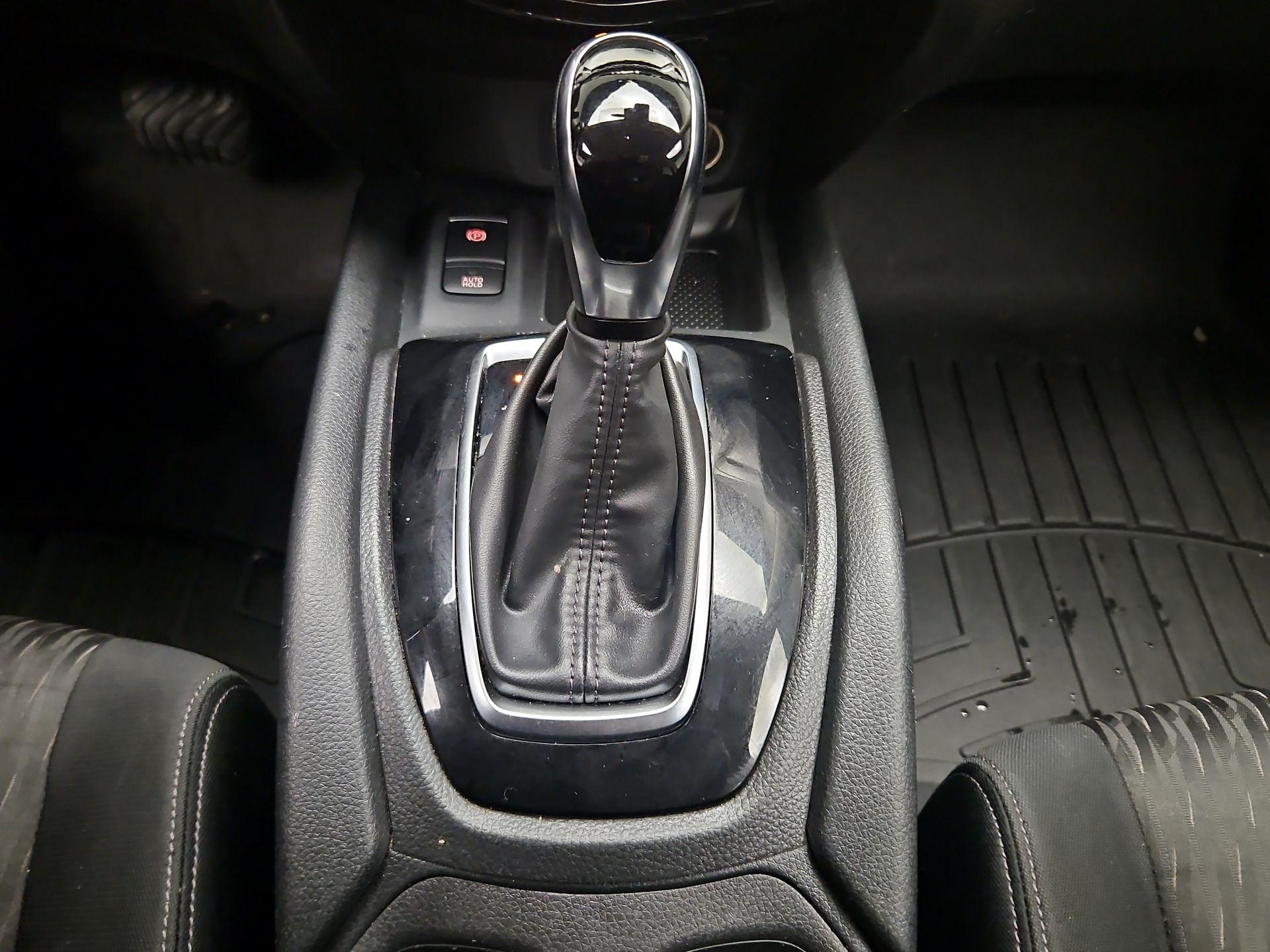 Thumbnail: 2020 Nissan Rogue - 18