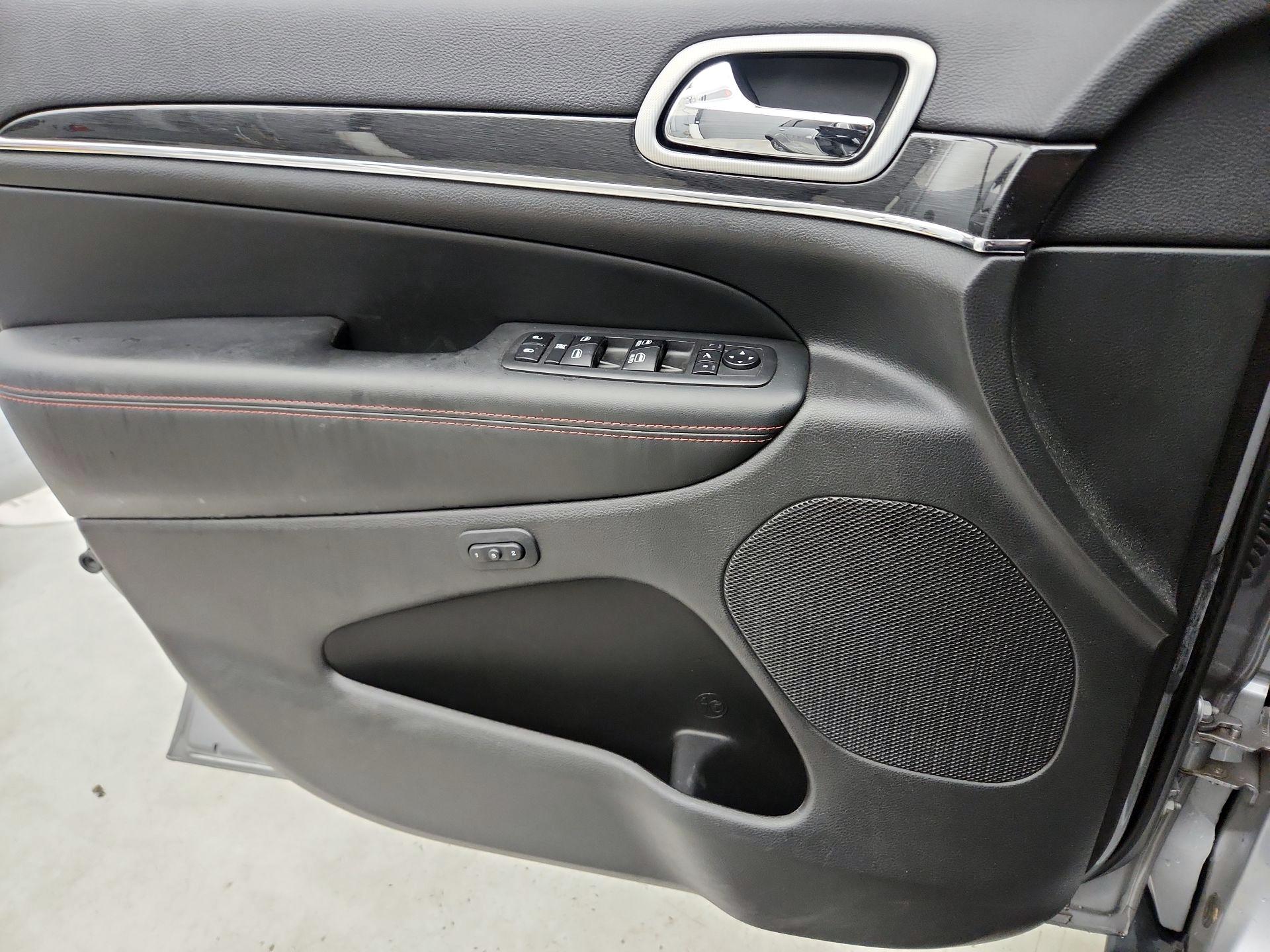 Thumbnail: 2019 Jeep Grand Cherokee - 12