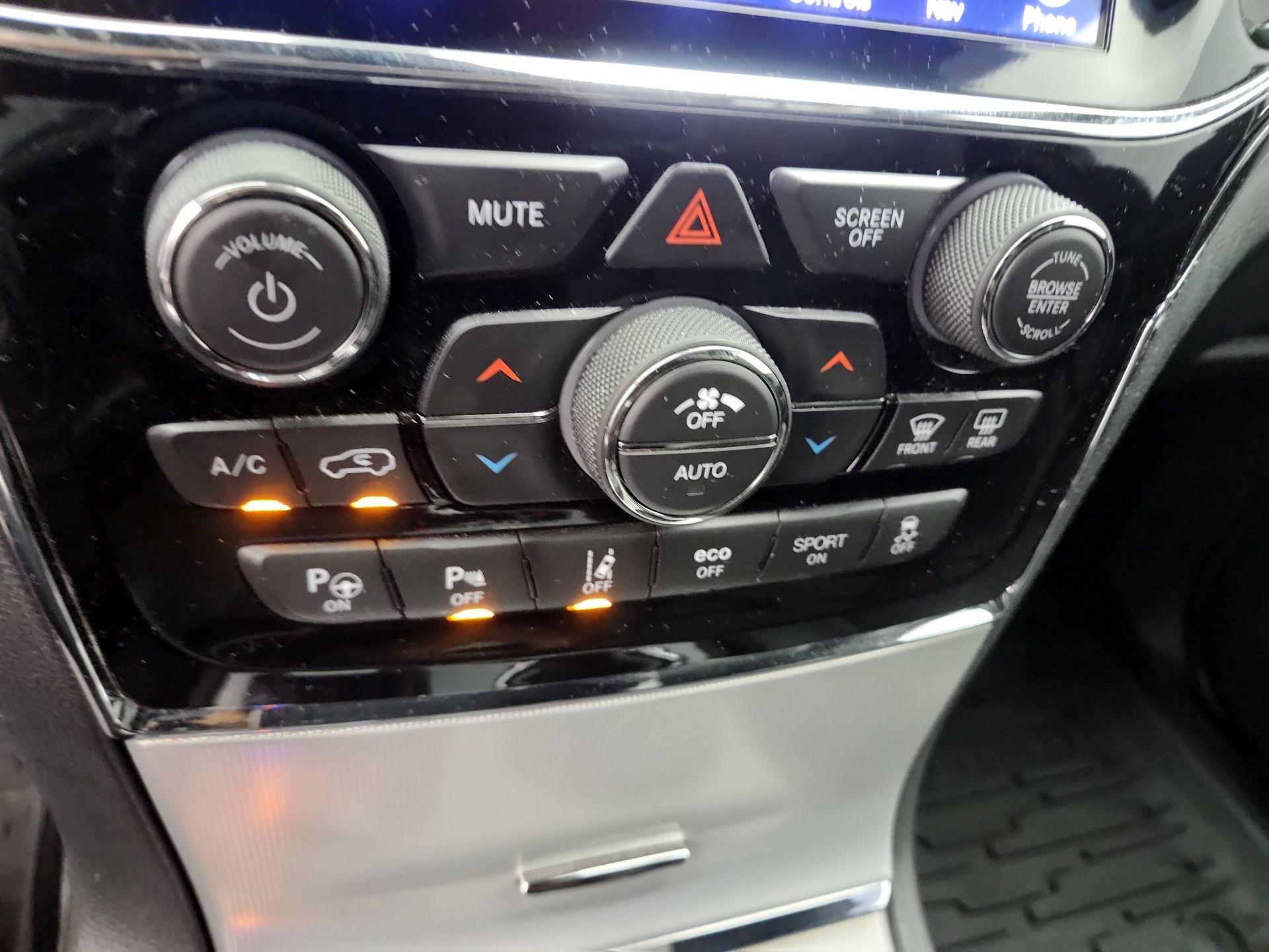 Thumbnail: 2019 Jeep Grand Cherokee - 17