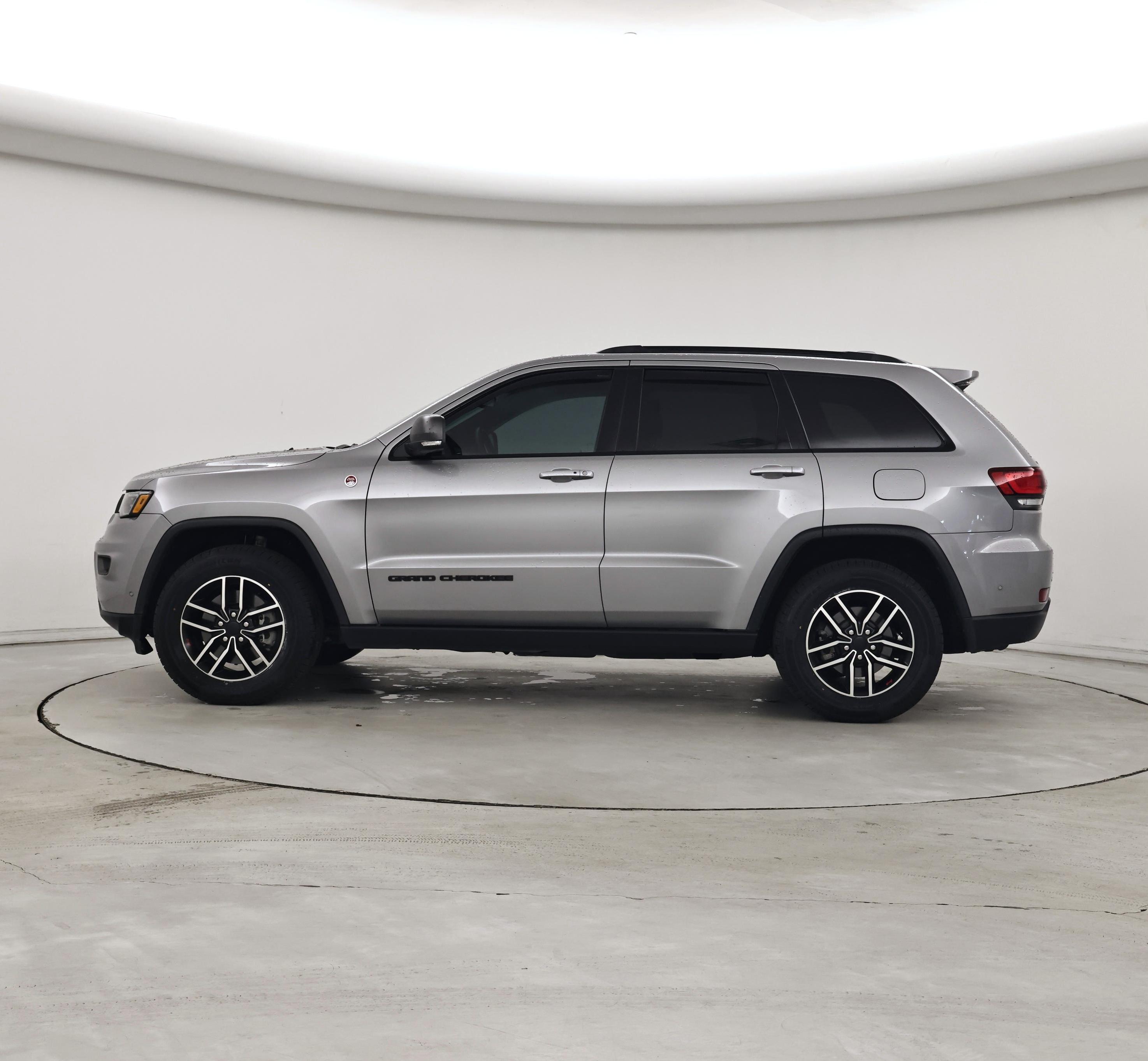 Thumbnail: 2019 Jeep Grand Cherokee - 3