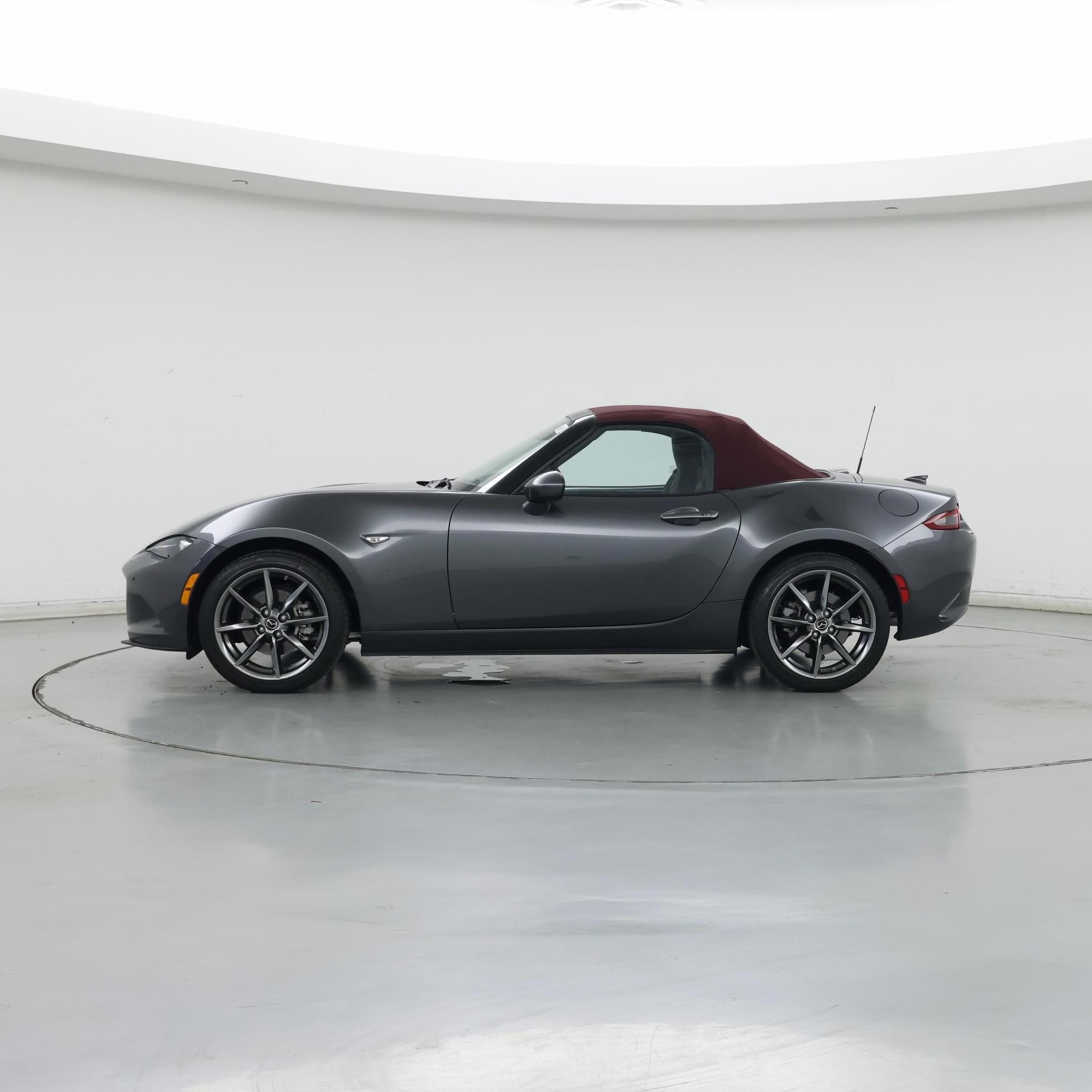 Thumbnail: 2018 Mazda MX-5 Miata - 3
