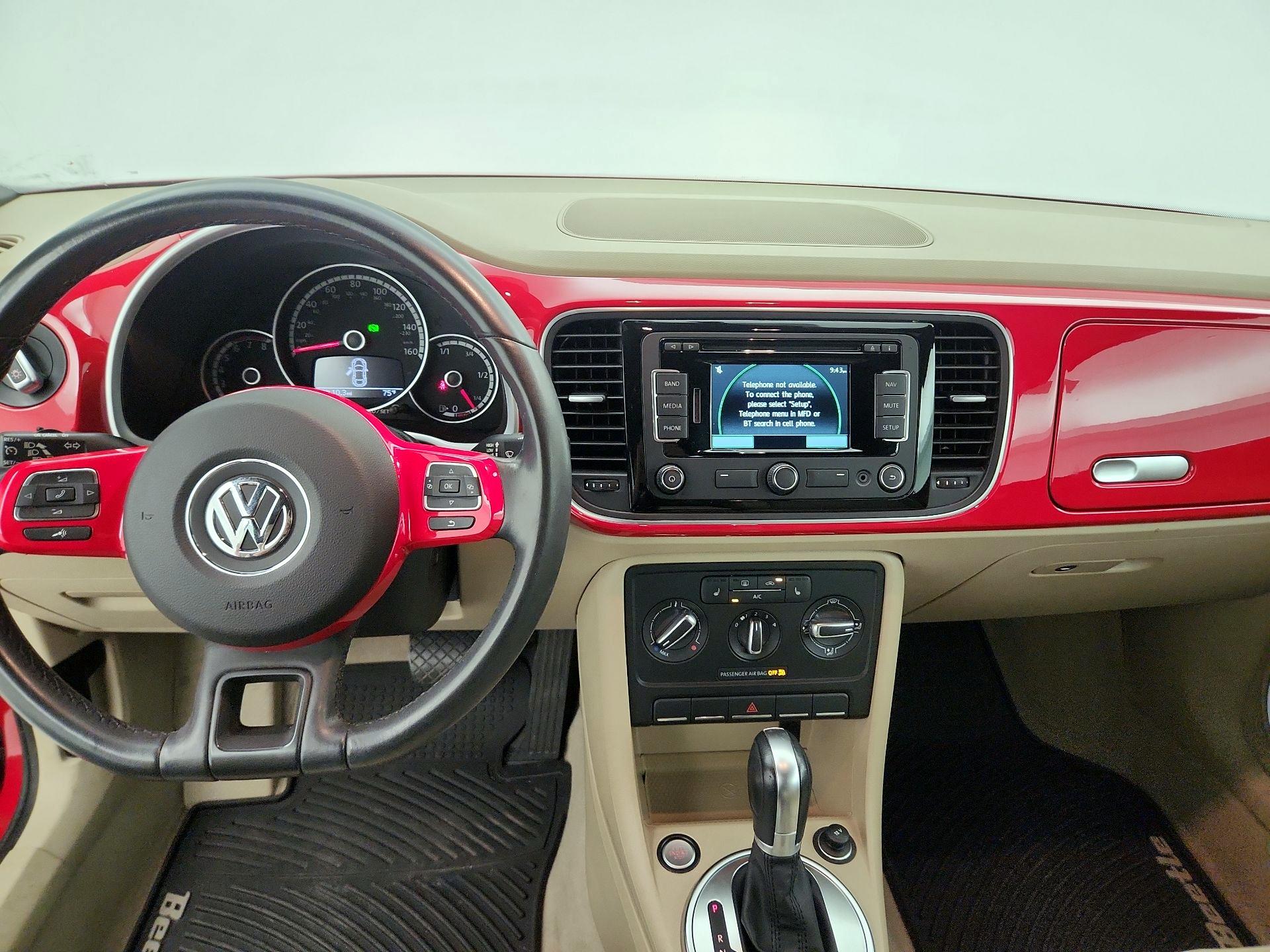 Thumbnail: 2015 Volkswagen Beetle - 9
