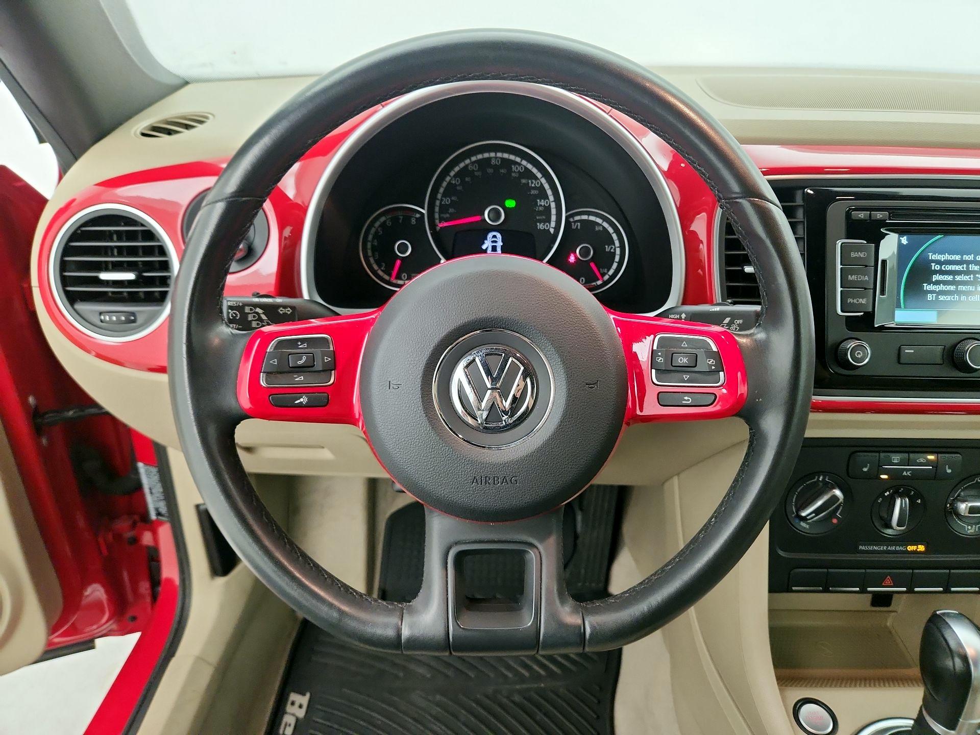 Thumbnail: 2015 Volkswagen Beetle - 10