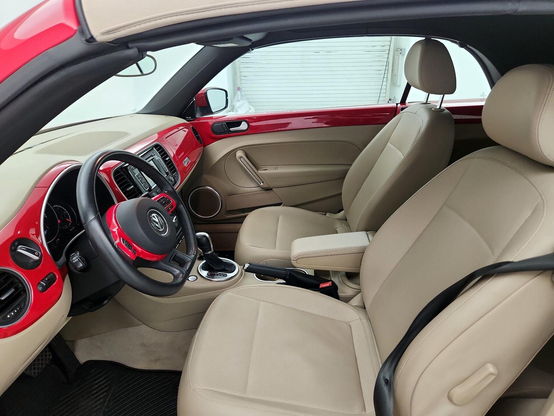 Thumbnail: 2015 Volkswagen Beetle - 11