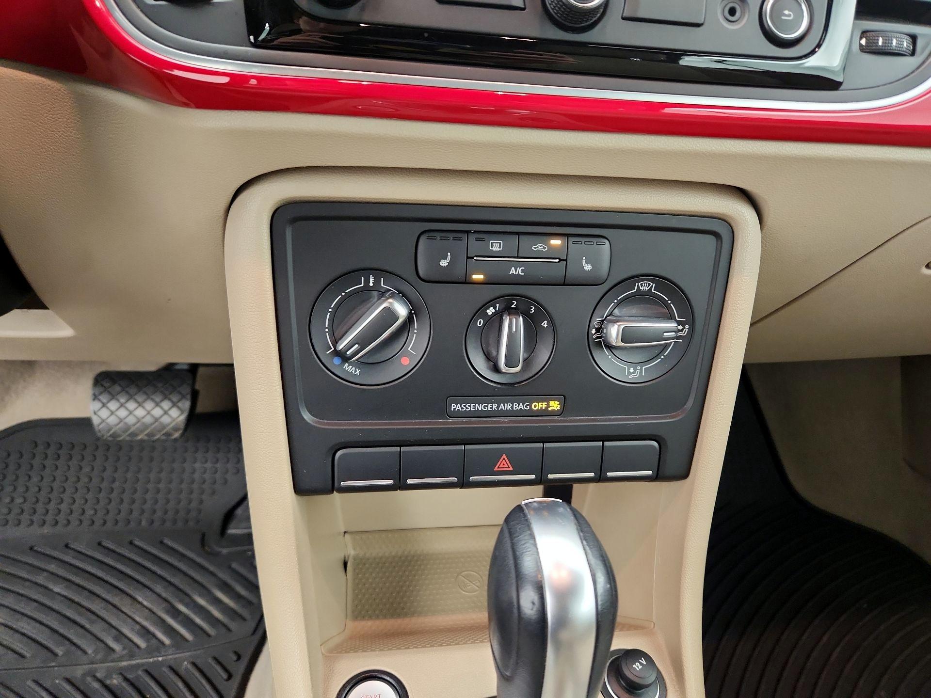 Thumbnail: 2015 Volkswagen Beetle - 14