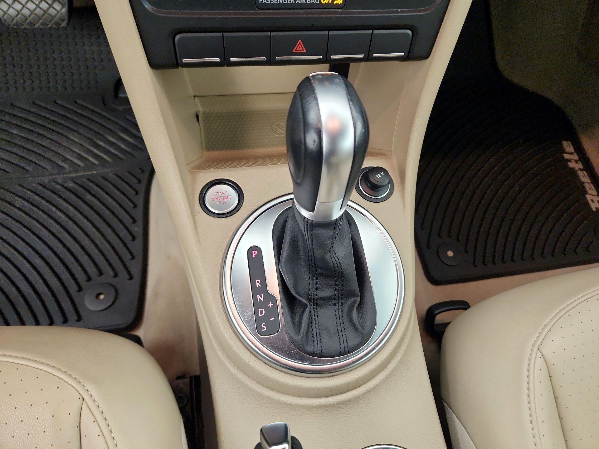 Thumbnail: 2015 Volkswagen Beetle - 15