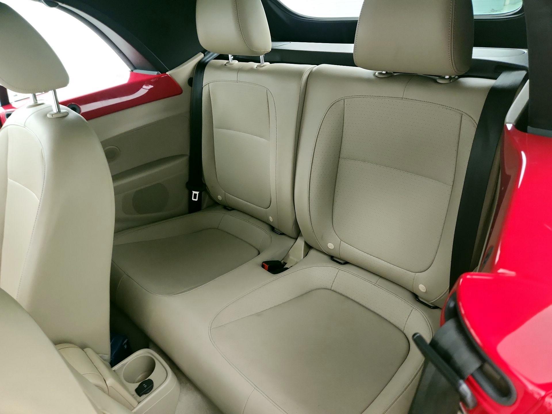 Thumbnail: 2015 Volkswagen Beetle - 16