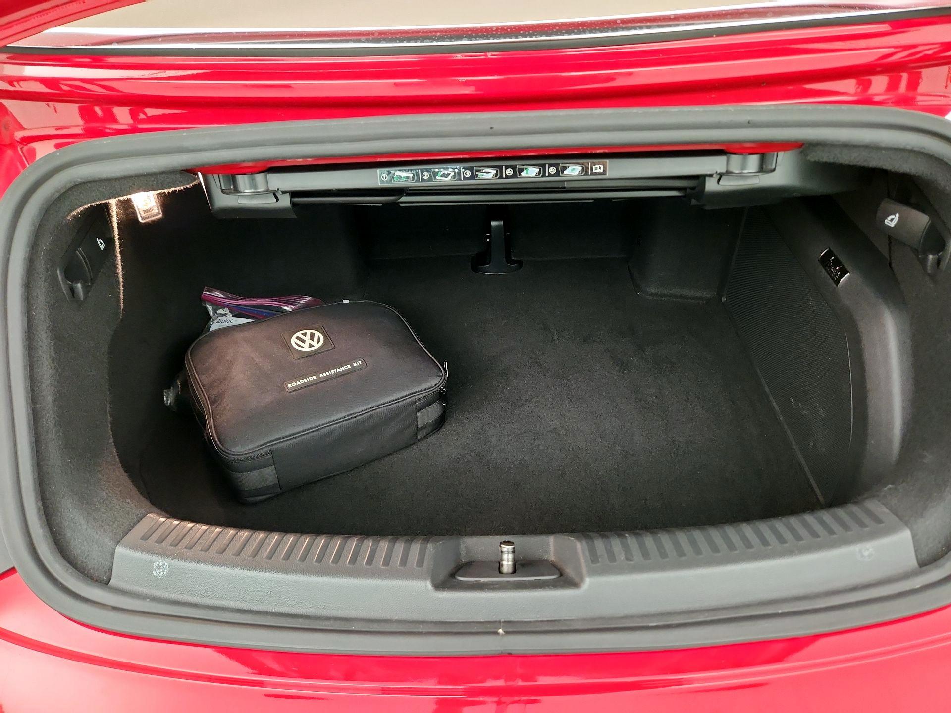 Thumbnail: 2015 Volkswagen Beetle - 17