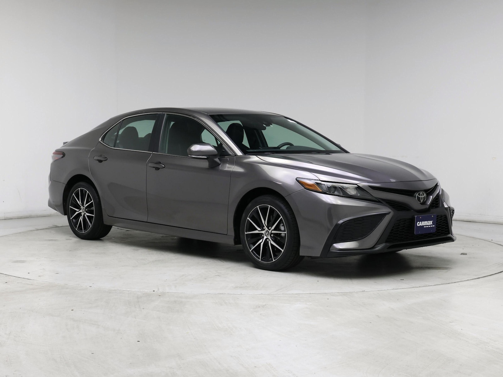 2024 Toyota Camry SE - Photo 2