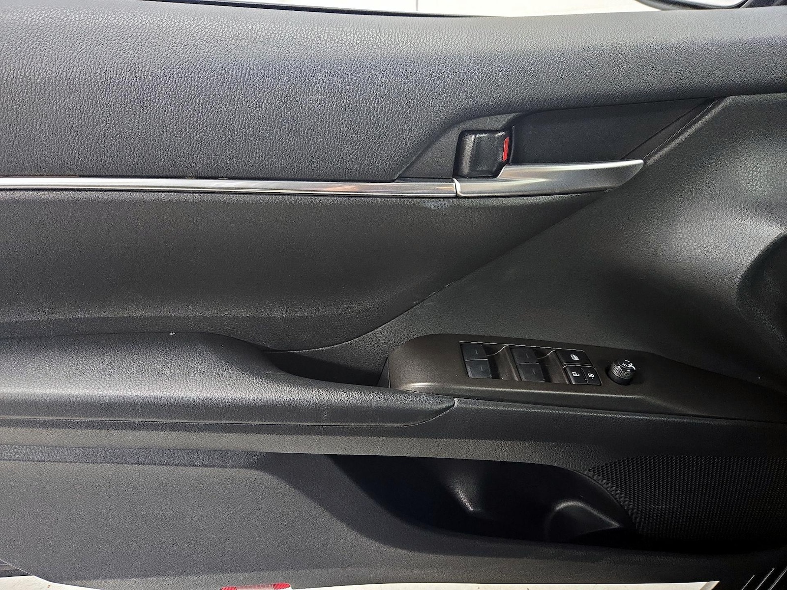 2024 Toyota Camry SE - Photo 13
