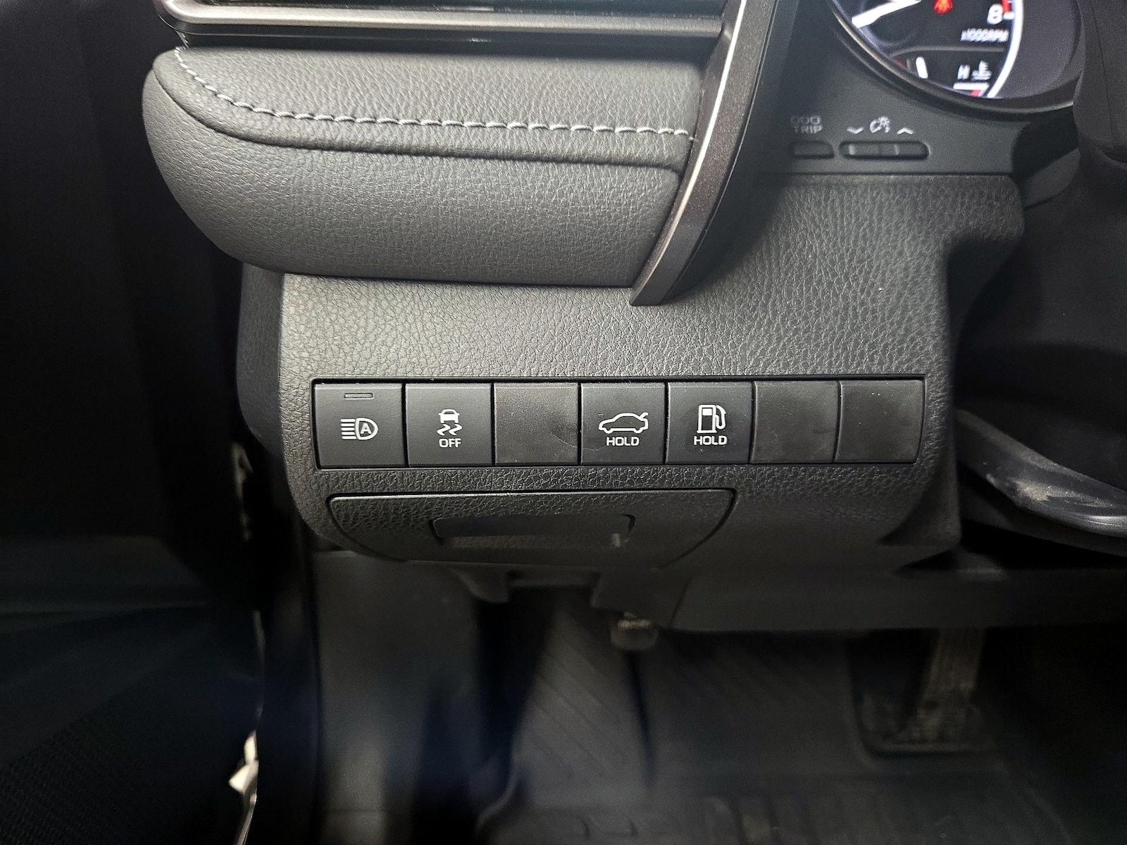 2024 Toyota Camry SE - Photo 14