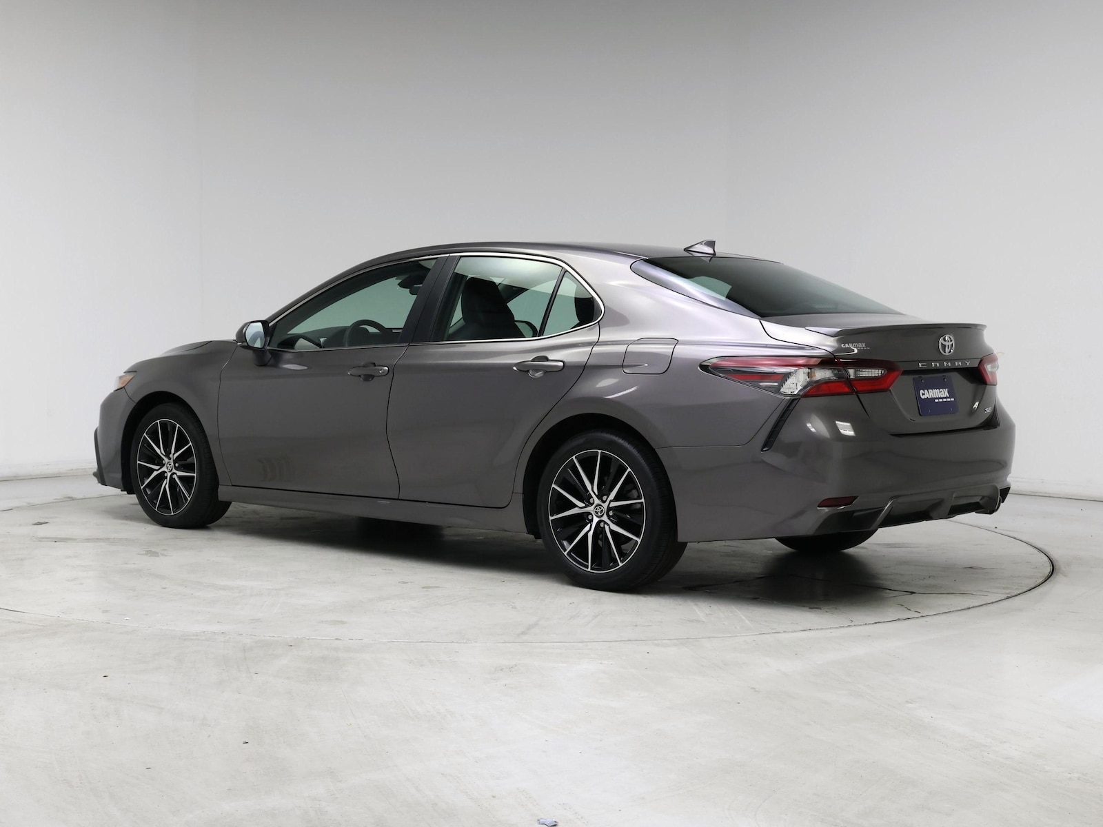 2024 Toyota Camry SE - Photo 3