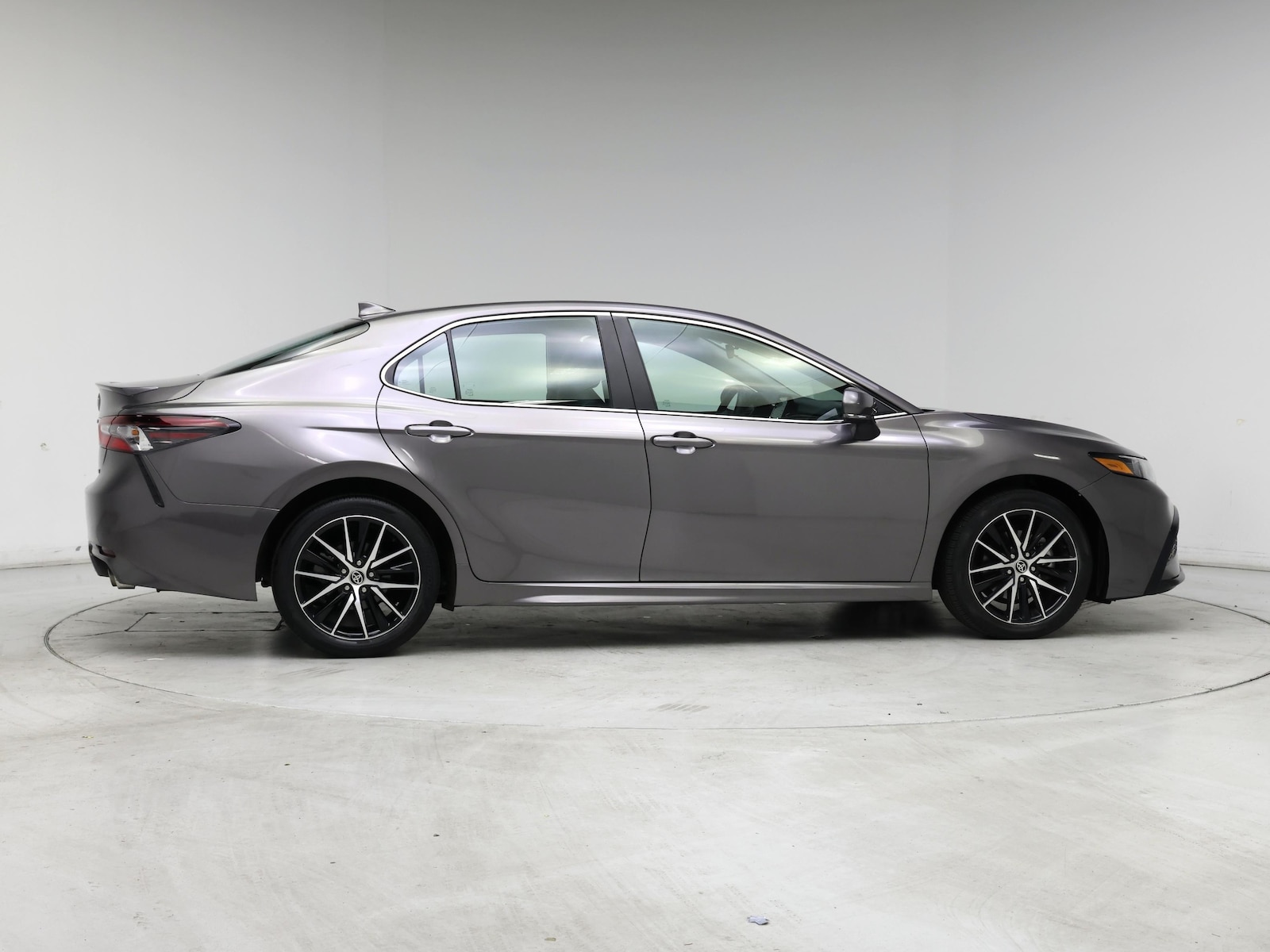 2024 Toyota Camry SE - Photo 8