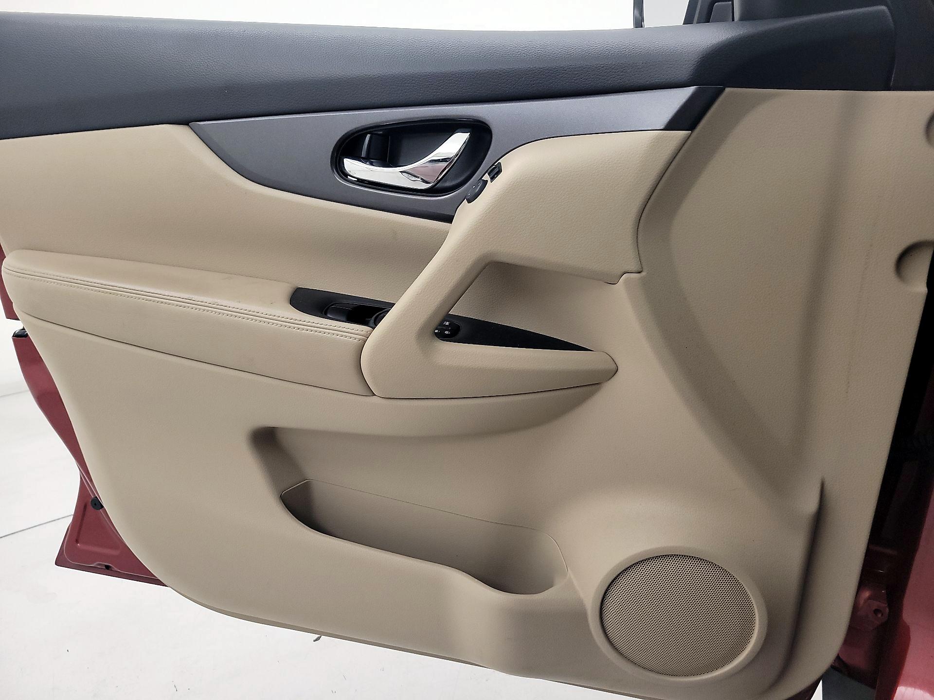 Thumbnail: 2016 Nissan Rogue - 12