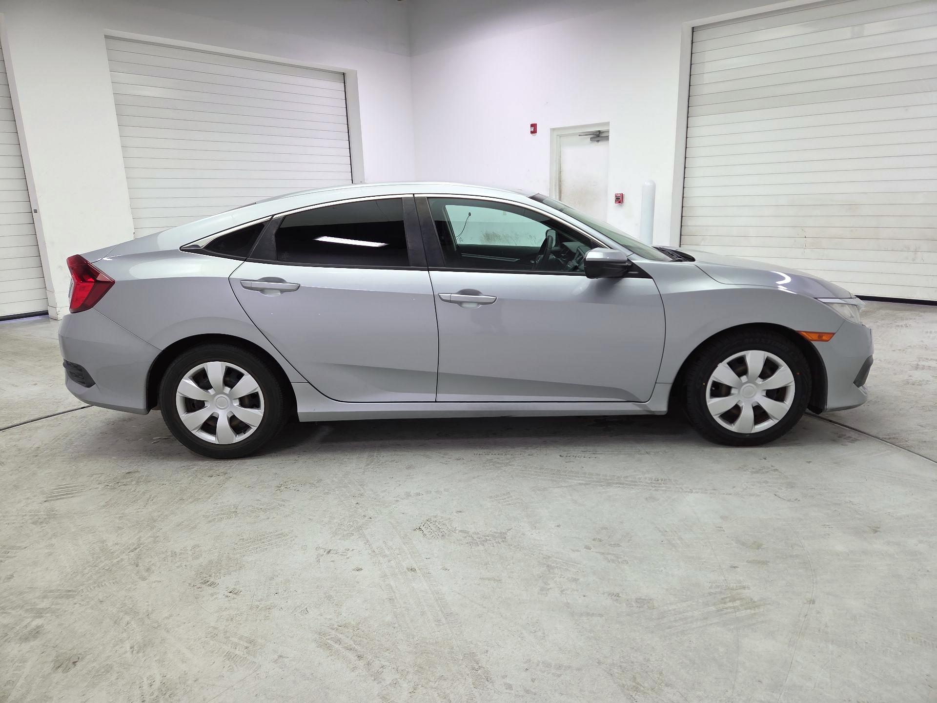Thumbnail: 2017 Honda Civic - 4