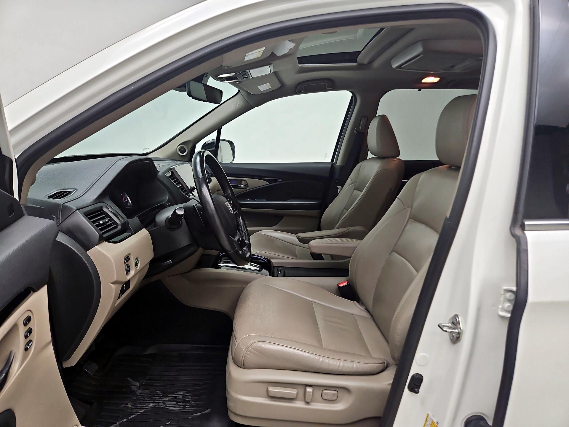 Thumbnail: 2019 Honda Pilot - 11